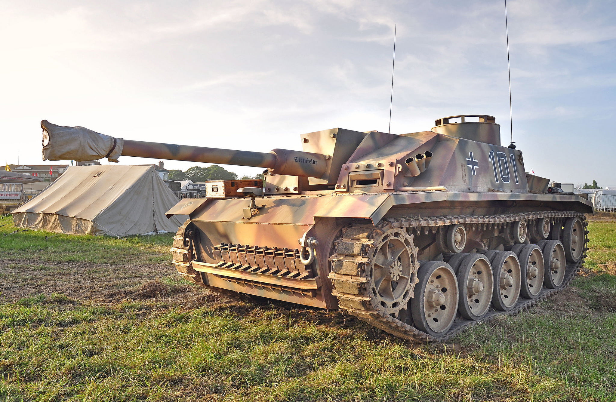 mode of transportation, armored tank, sunlight, plant, sky, gun, land vehicle, war, field, grass, machinery, sturmgeshutz, truck, armed forces, land, tank, HD Wallpaper