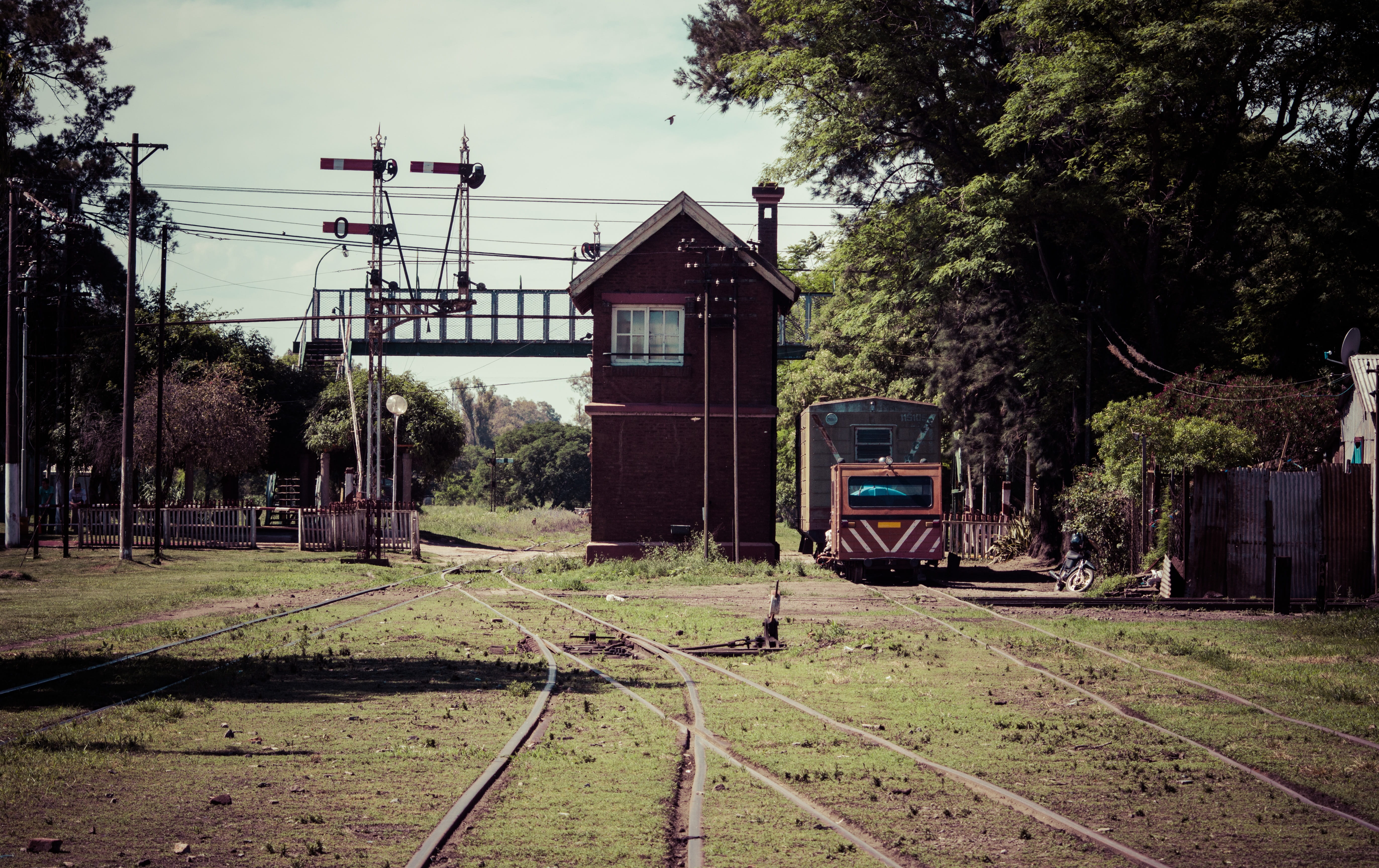 city, 5K, Argentina, Laguna, landscape, grass, tourism, track, horizon, pathways, building, nature, Train, Santa Fe, rail transportation, public transportation, HD Wallpaper