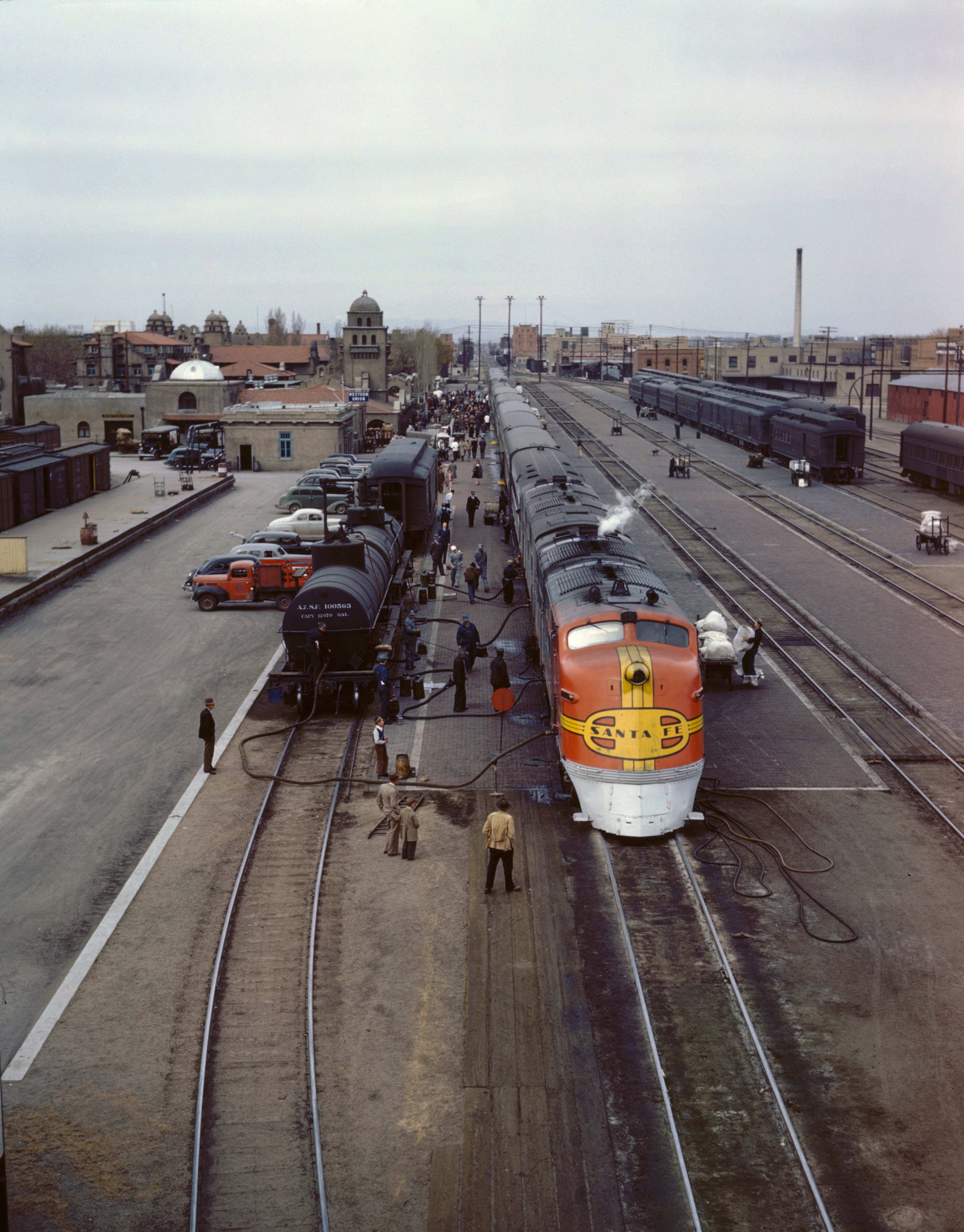 train, city, urban, vintage, vehicle, Santa Fe, 5K, railway, rail yard, railroad track, people, diesel locomotive, portrait display, transport, Phone HD Wallpaper