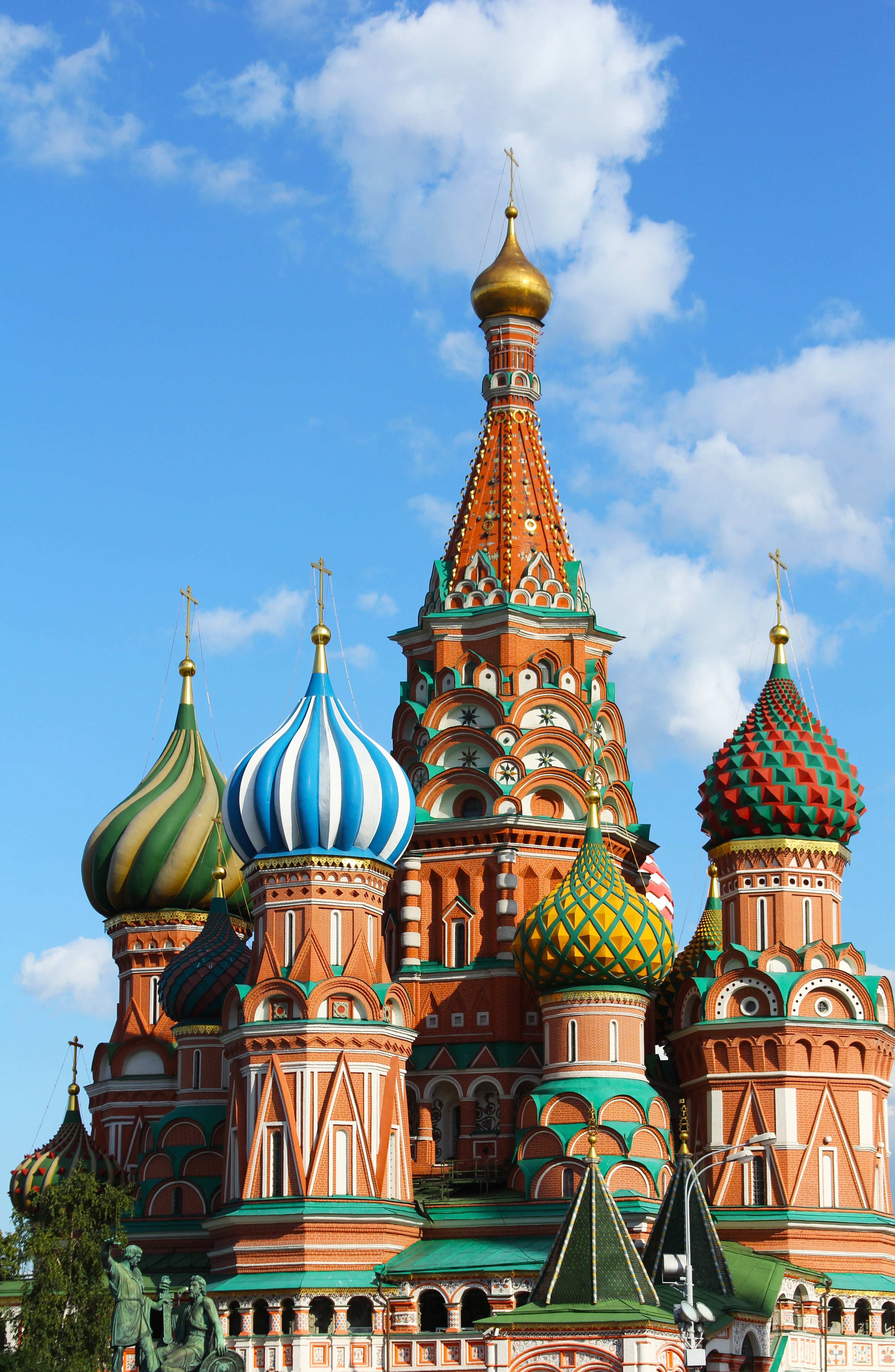 russia, architecture, sunlight, color, exterior, spirituality, place, basilica, cloud - sky, center, day, spire, no people, construction, 4K, colorful, Phone HD Wallpaper