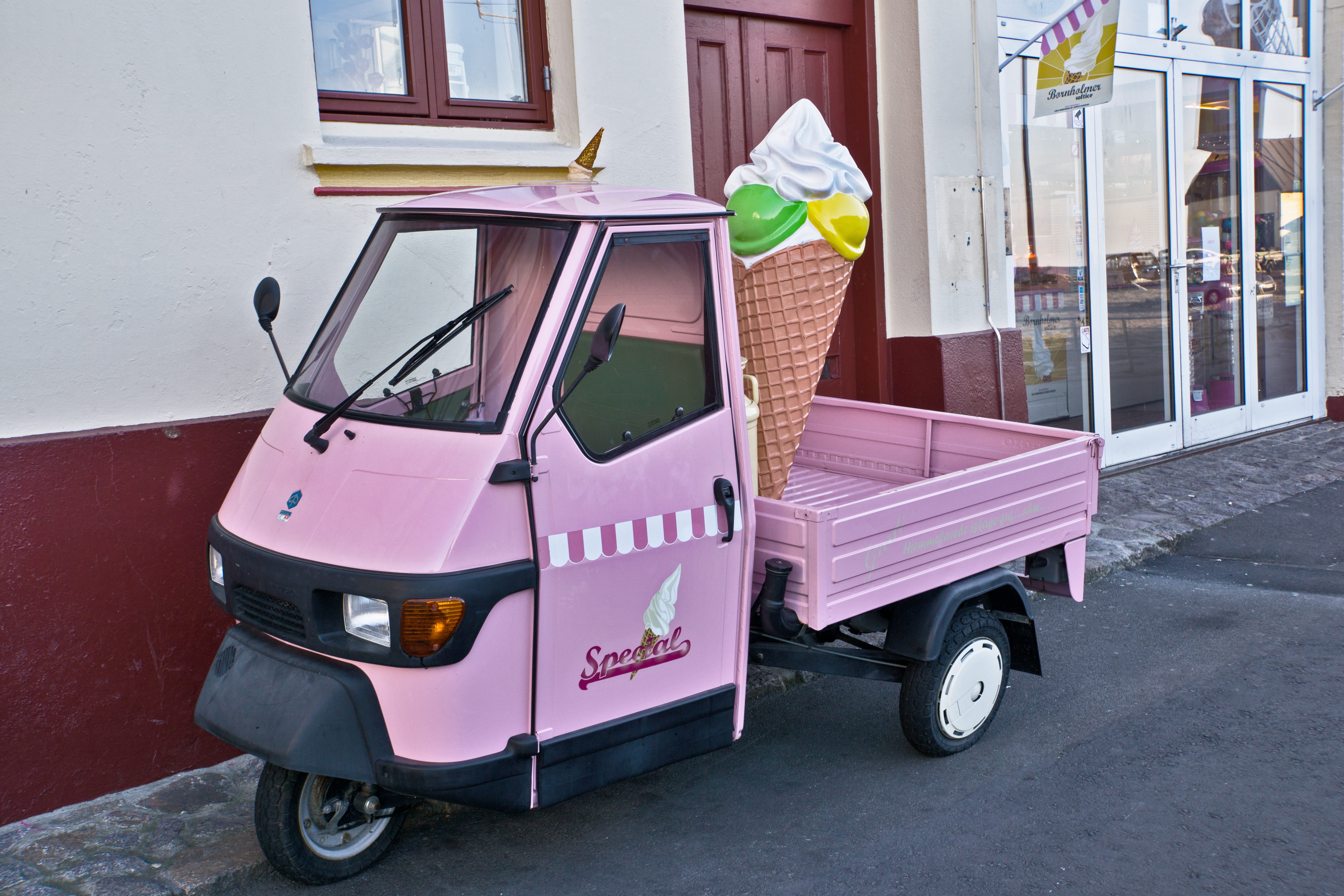 5K, ice cream cone, street, car, city, ice, denmark, transportation, bornholm, business, pink, small, holiday, house, advertising vehicle, 3-wheel, summer, HD Wallpaper