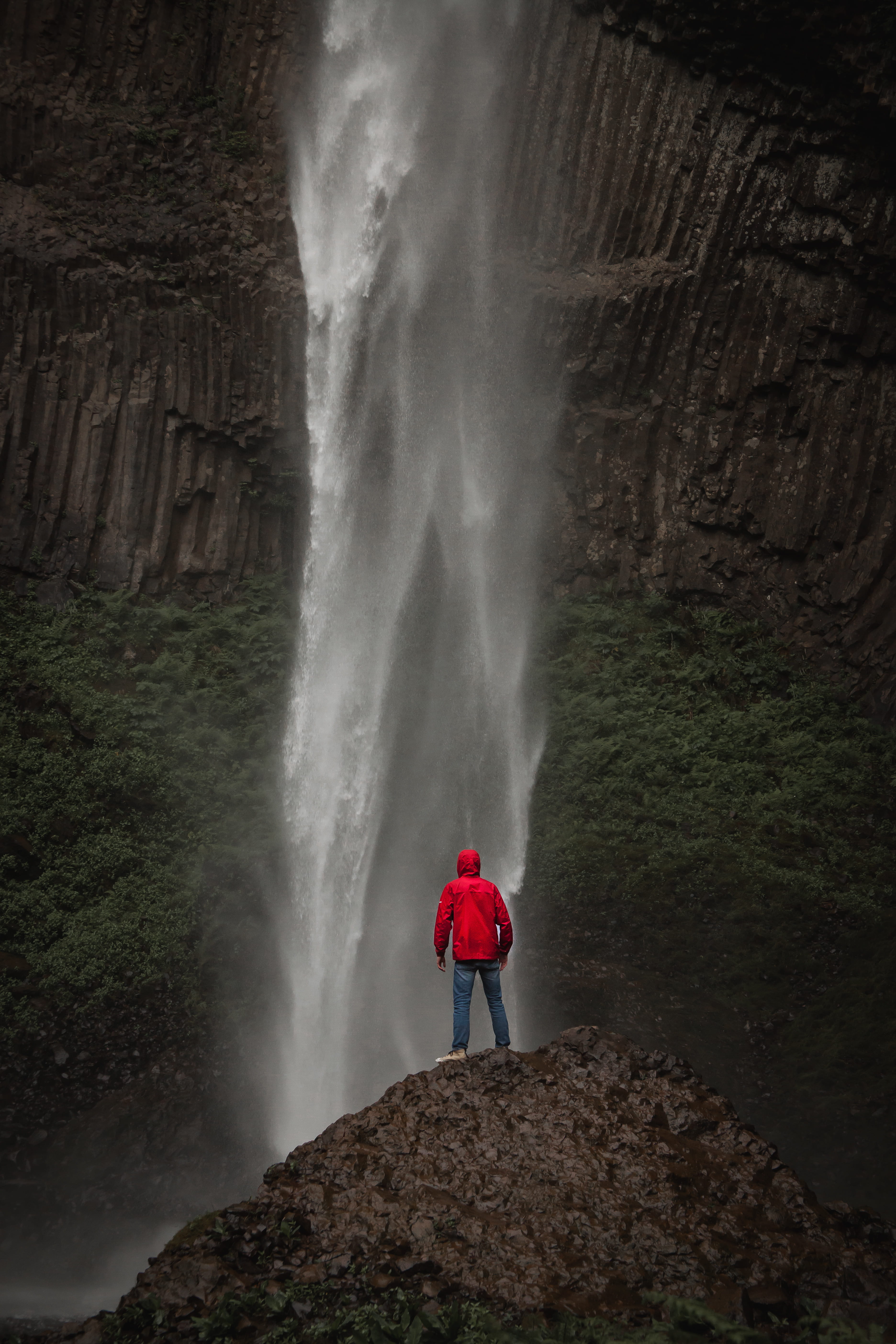 model, scenics - nature, red, blue, daytime, cliff, person, adventure, waterfall, looking at view, 5K, power in nature, wanderlust, lifestyles, pnw, blurred motion, Phone HD Wallpaper
