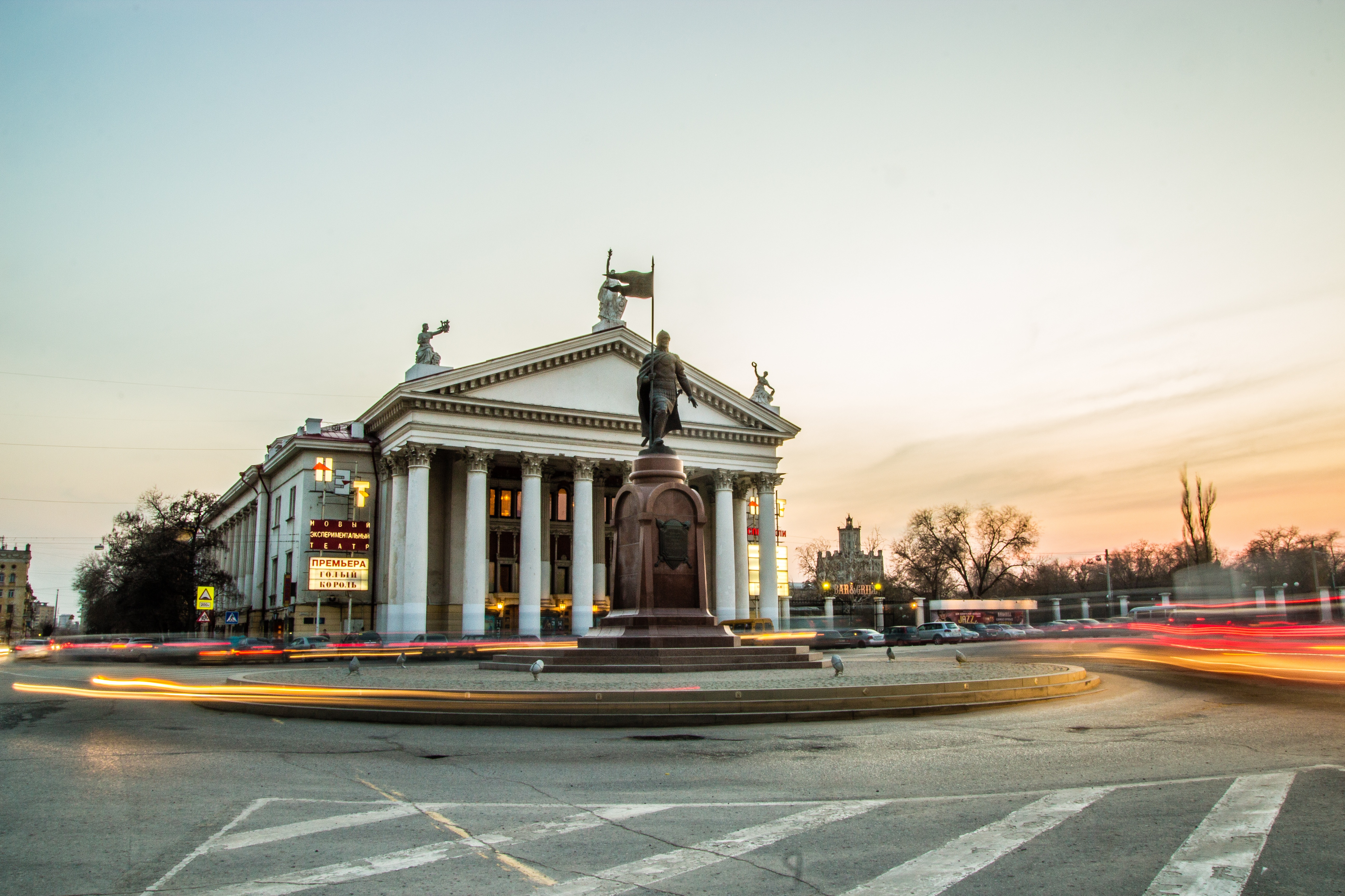 street, transportation, evening city, outdoors, long exposure, architectural column, government, famous Place, road, nature, built structure, net, sky, HD Wallpaper