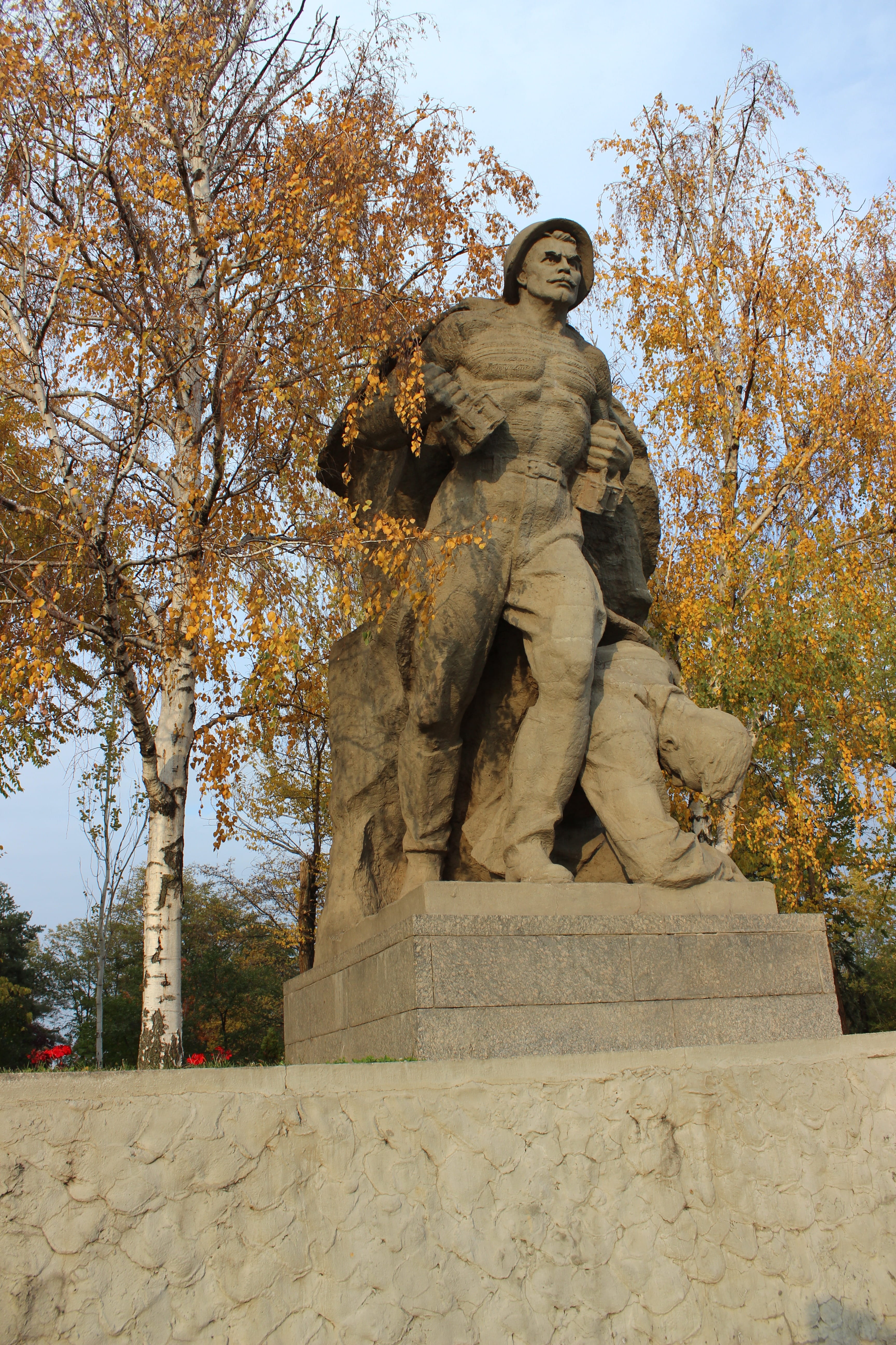 architecture, 5K, Stalingrad, autumn, no people, built structure, nature, tnik, creativity, statue, Metro Station, human representation, park, day, representation, Phone HD Wallpaper