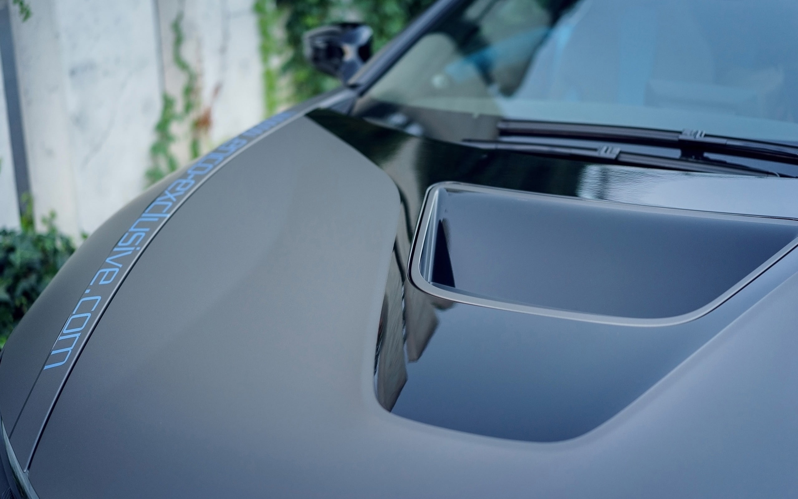 focus on foreground, vehicle hood, car, no people, transparent, windshield, day, vehicle interior, auto, luxury, poster, motor vehicle, windshield wiper, HD Wallpaper