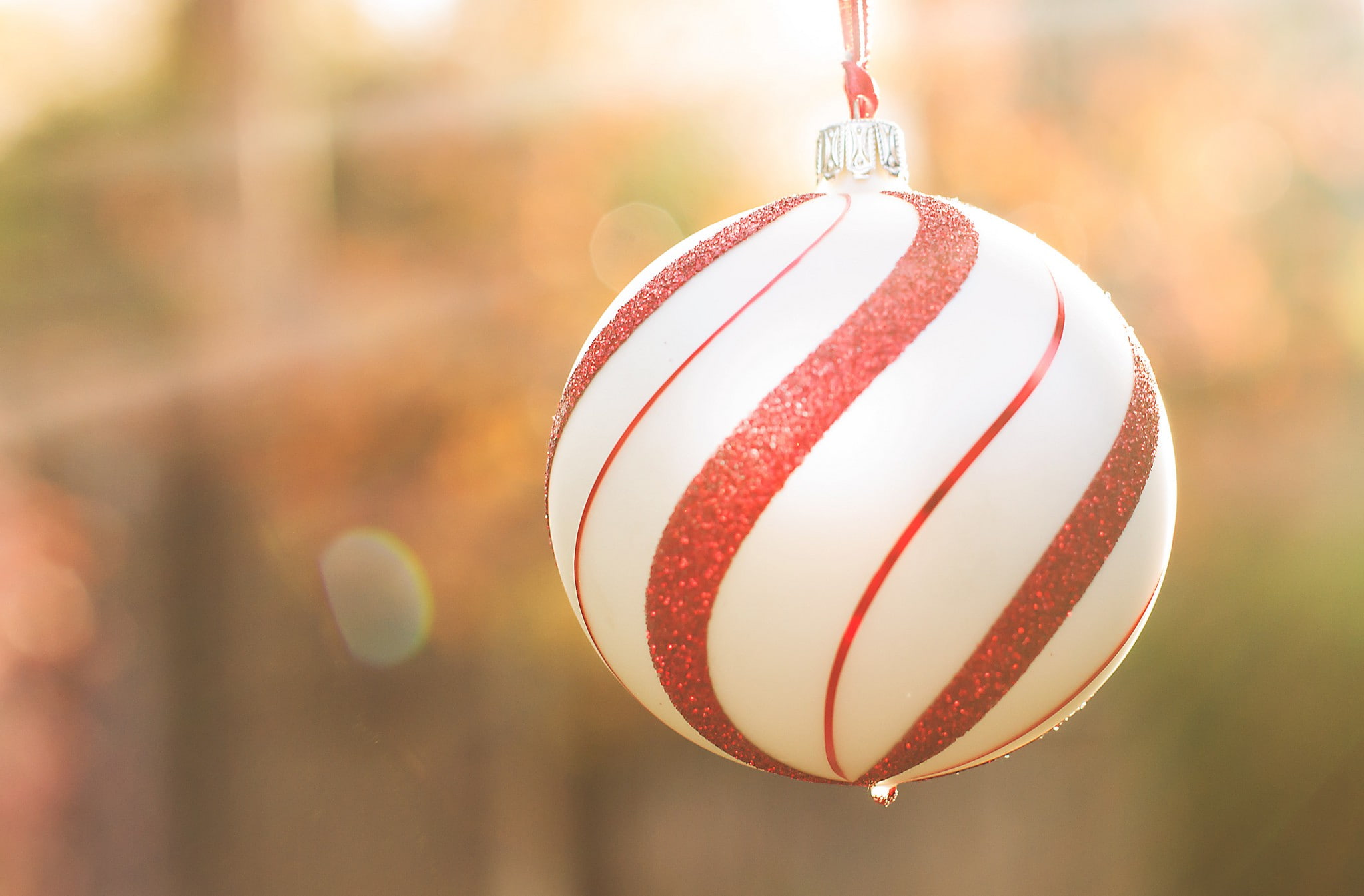 Christmas, bauble, new year, new, white, ball, red, 1080P, year, toy, HD Wallpaper