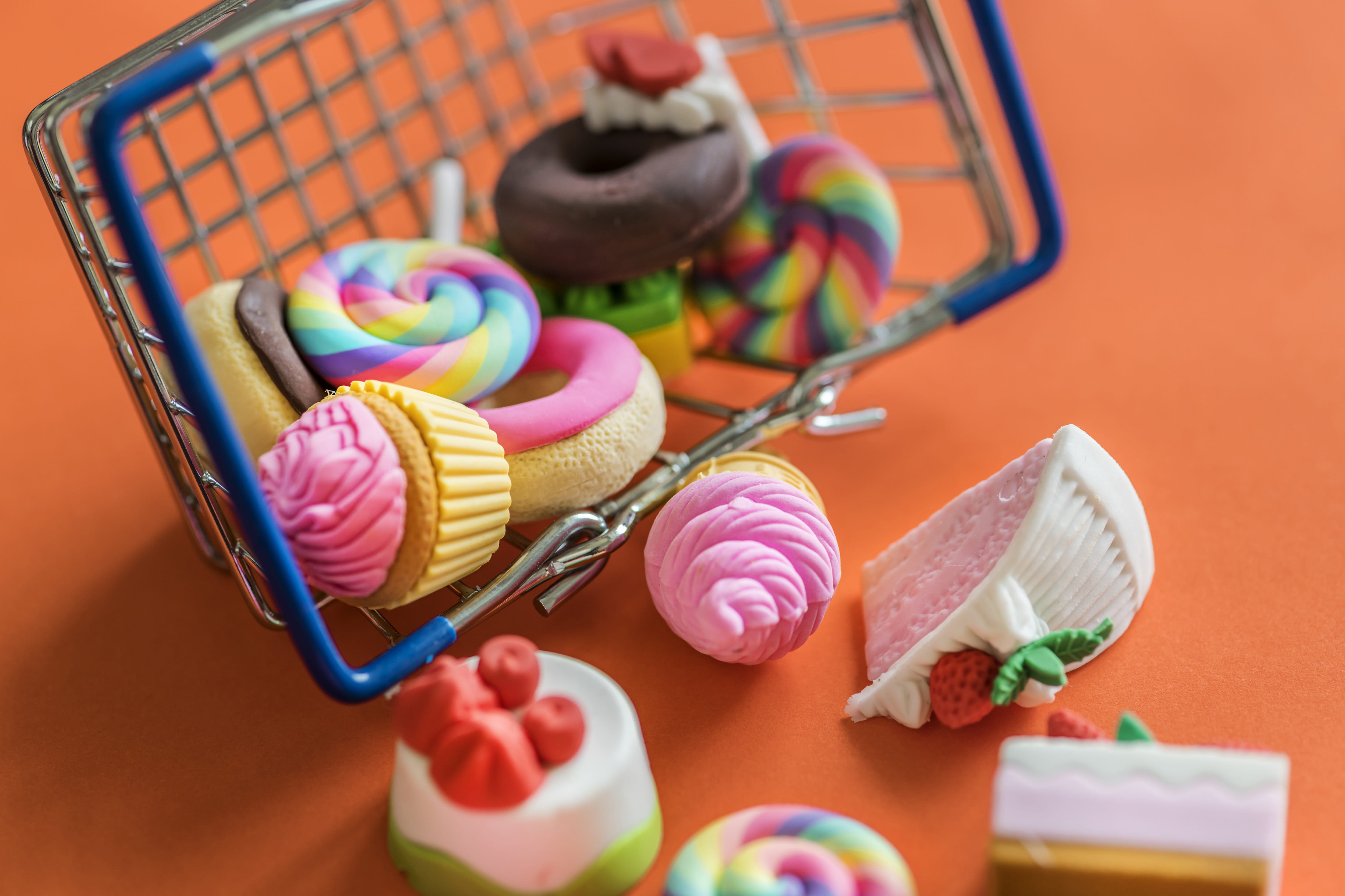 decor, 4K, basket, sweet food, indoors, cute, close up, close-up, choice, delicious, table, container, ready-to-eat, food, children, high angle view, cream, HD Wallpaper