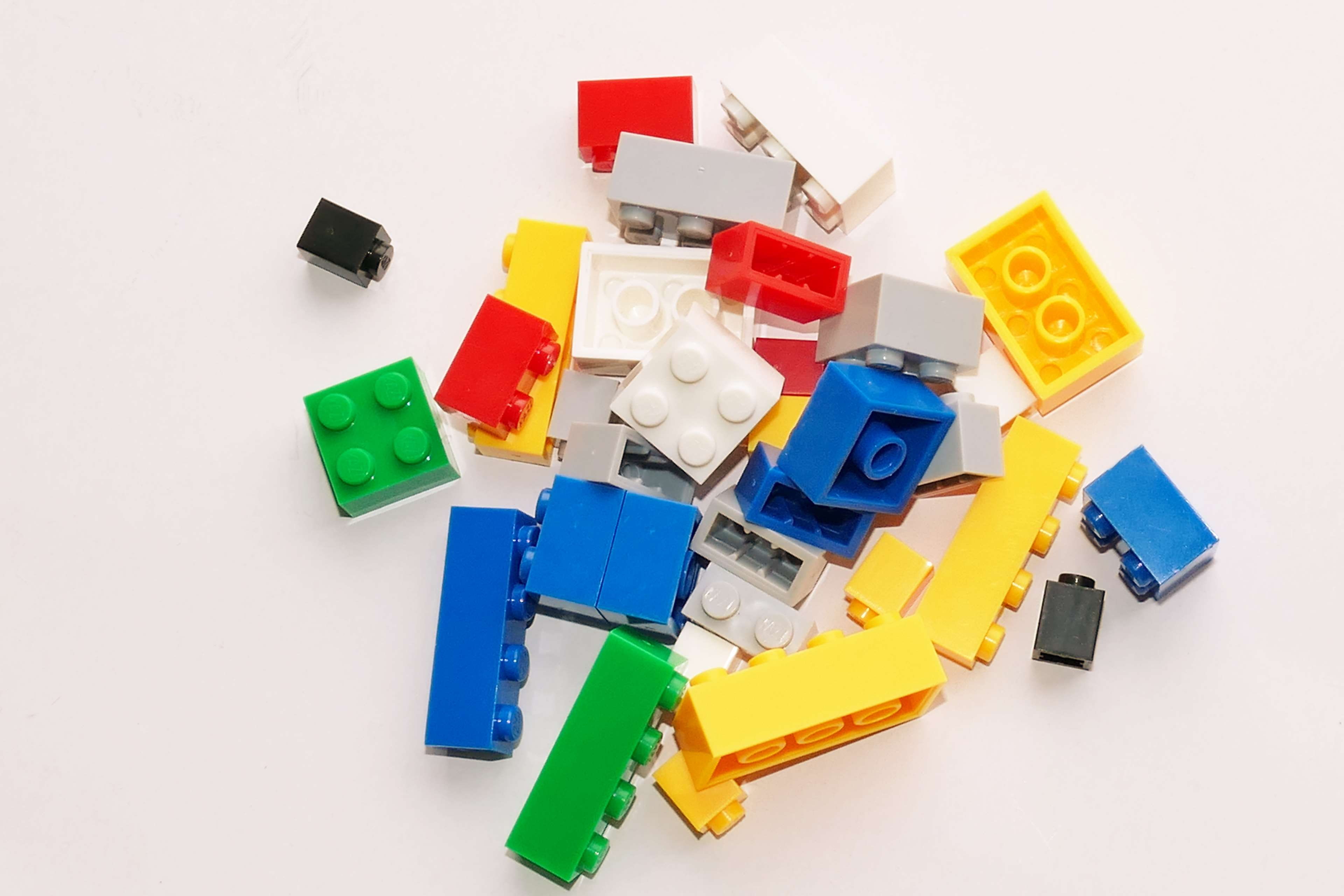 choice, toy, paper, group of objects, variation, 4K, no people, economy, colours, white background, playtime, colourful, letter, coloured, games, building, HD Wallpaper