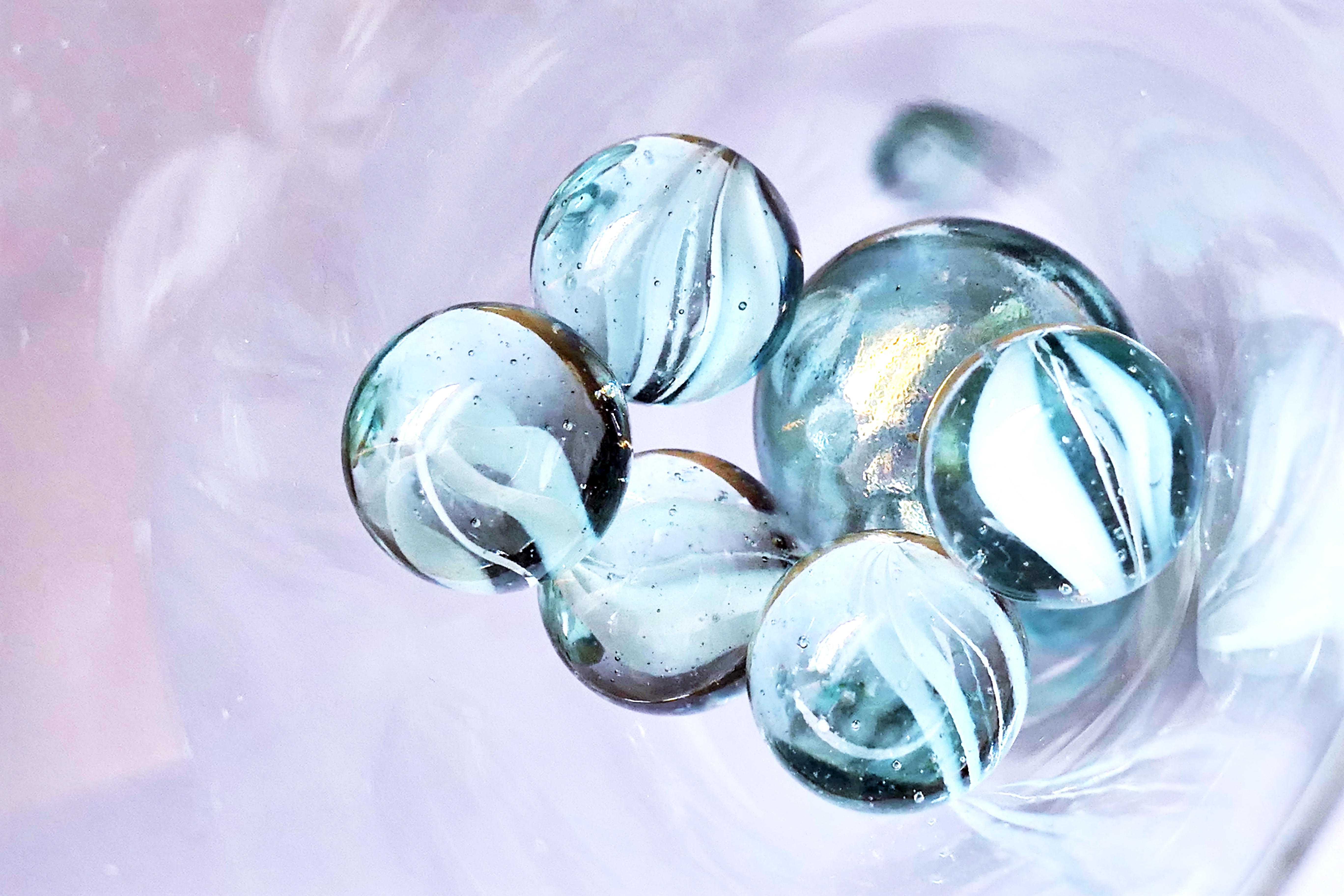 pebble, water, still life, close-up, glaskugeln, animal wildlife, lichtreflex, sphere, marble, 5K, directly above, glass - material, light, transparent, HD Wallpaper