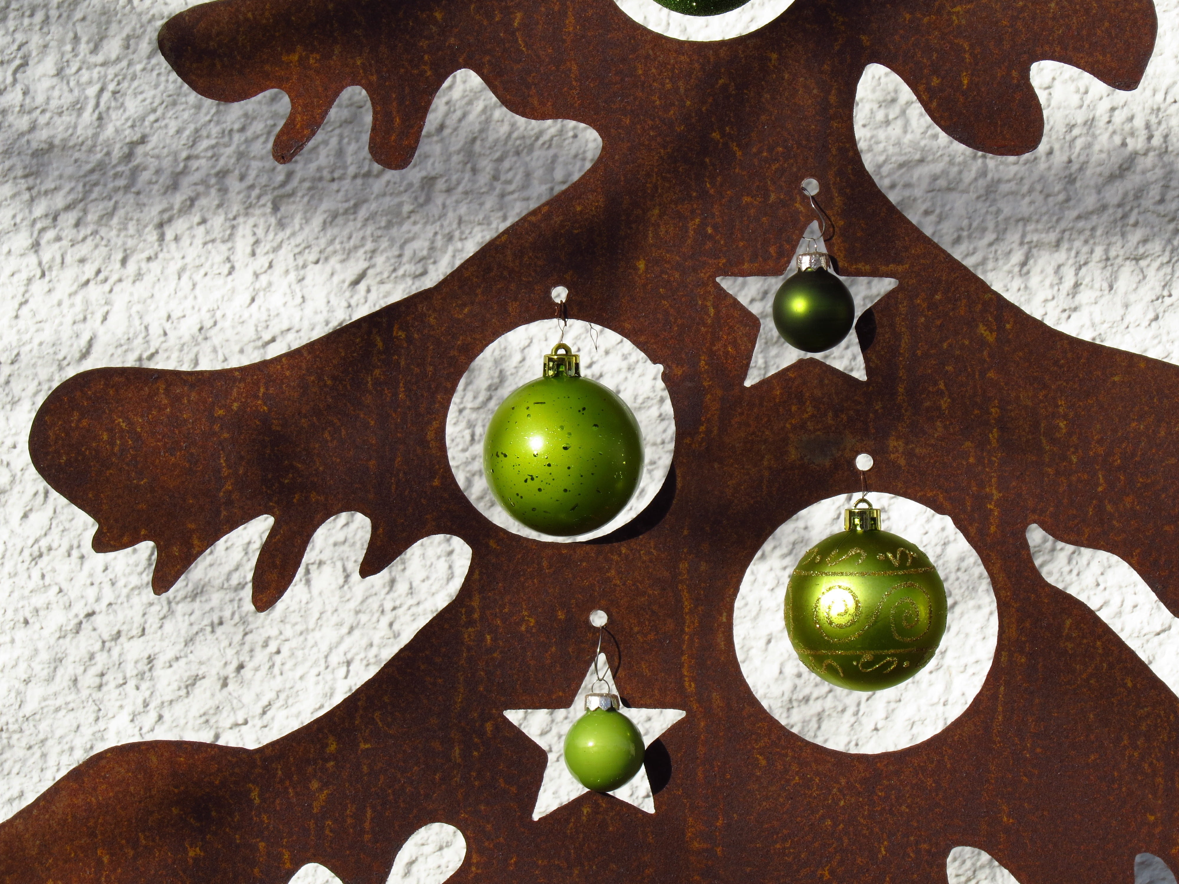 brown, fruit, salt - seasoning, tree, glaskugeln, christmas, rusty, food, weihnachtsbaumschmuck, still life, close-up, white color, vegetable, metal, 4K, HD Wallpaper