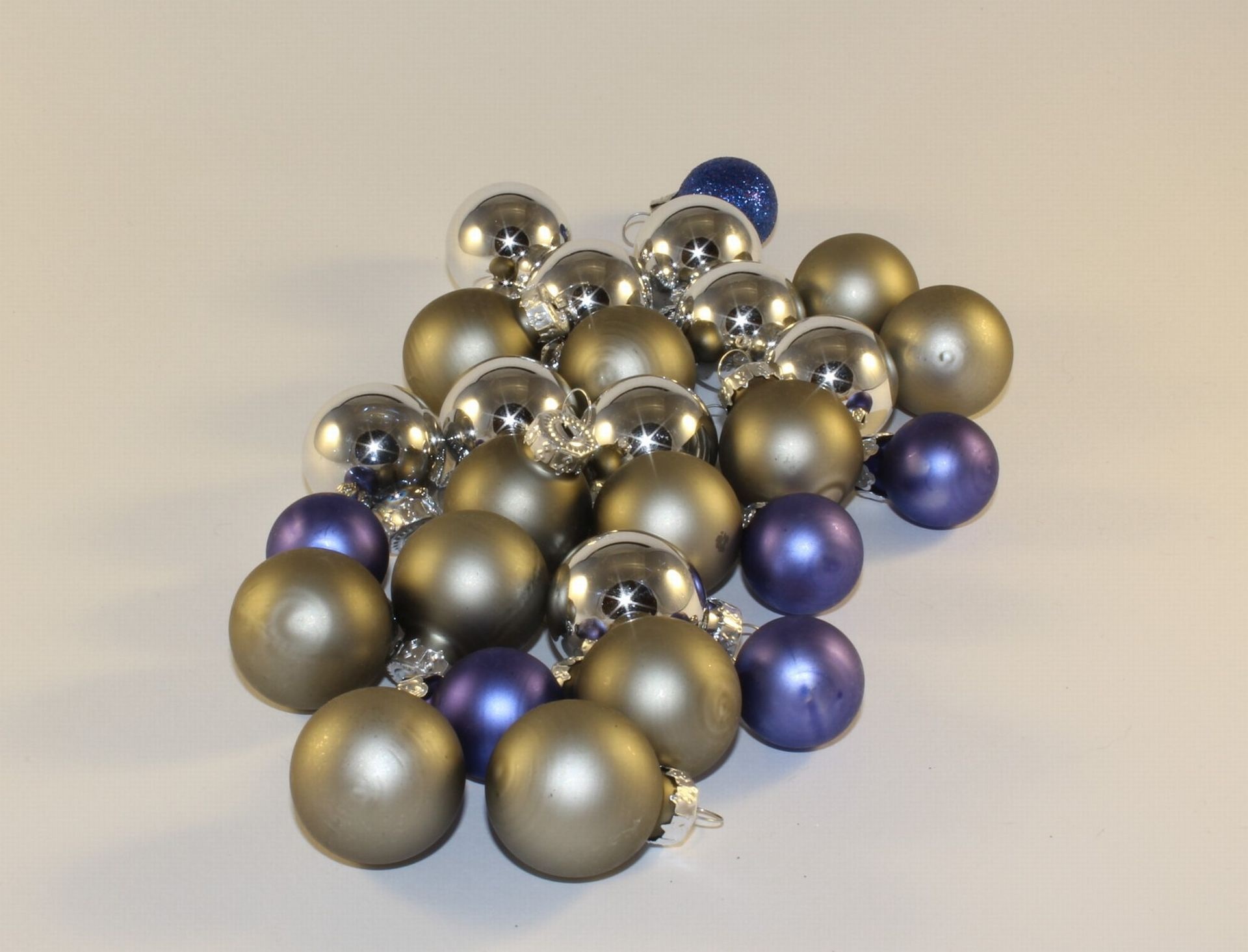 abundance, greeting card, jewelry, multi colored, necklace, large group of objects, no people, shiny, pearl jewelry, indoors, gold, cut out, bead, sphere, HD Wallpaper