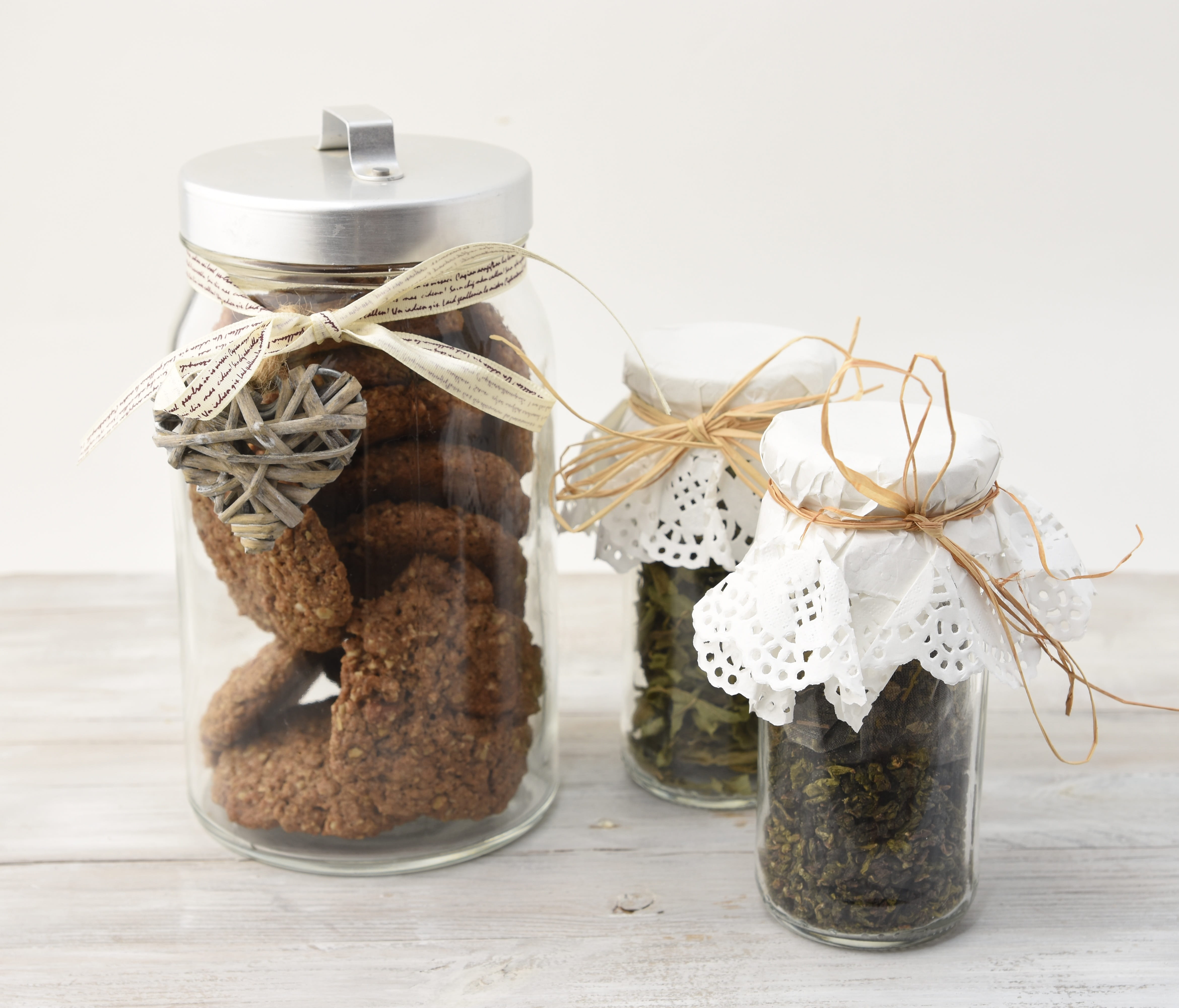 still life, wood - material, food and drink, tea, cookies, brown, glass - material, healthy eating, table, studio shot, plant, tied up, jar, freshness, HD Wallpaper