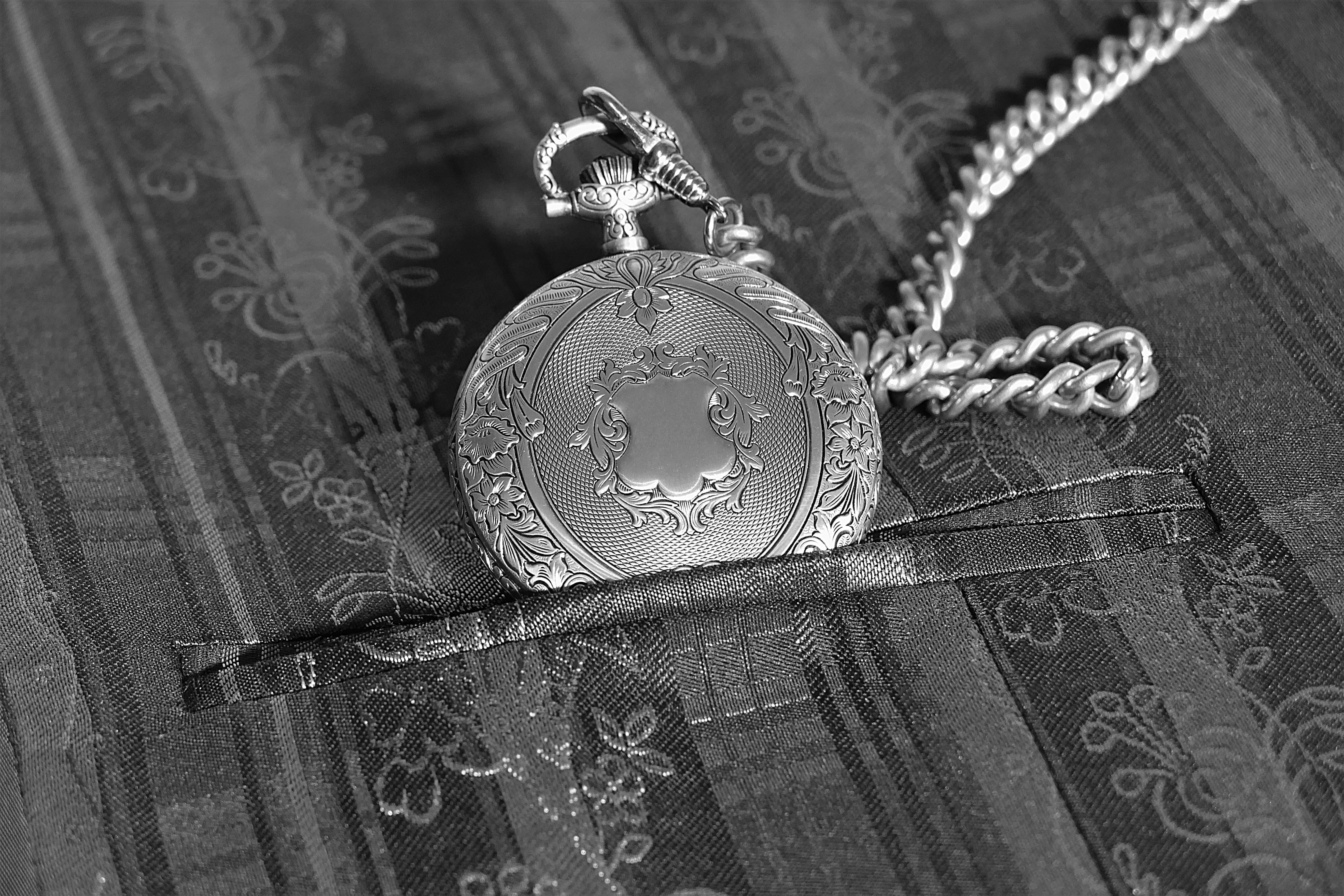 round, belief, selective focus, craft, pocket, still life, link, antique, metal, necklace, no people, silver, s w, pattern, pocket watch, closeup, design, HD Wallpaper