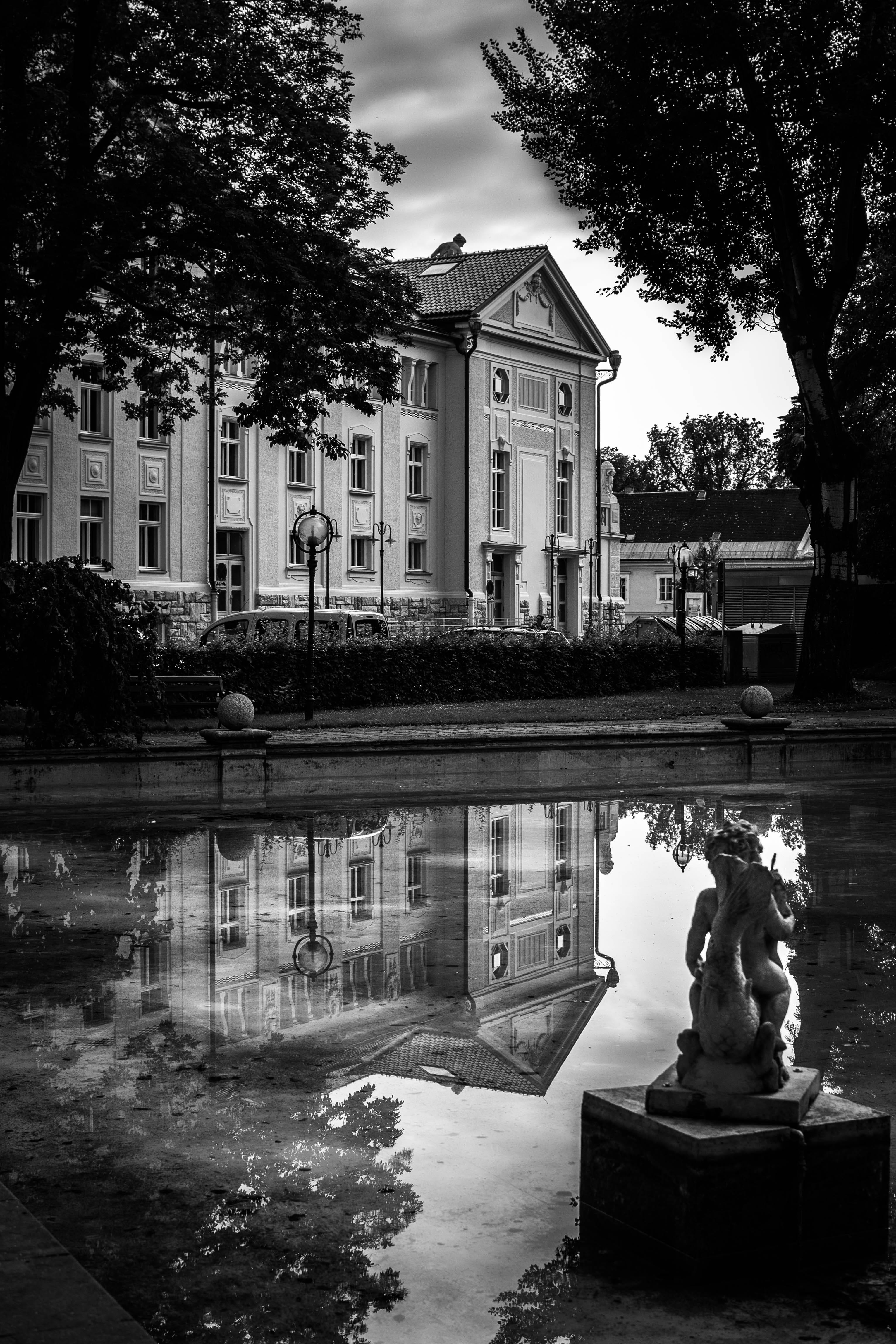 statue, art and craft, residential district, building exterior, built structure, S W, lake, plant, fountain, reflection, Architecture, Water, outdoors, Phone HD Wallpaper
