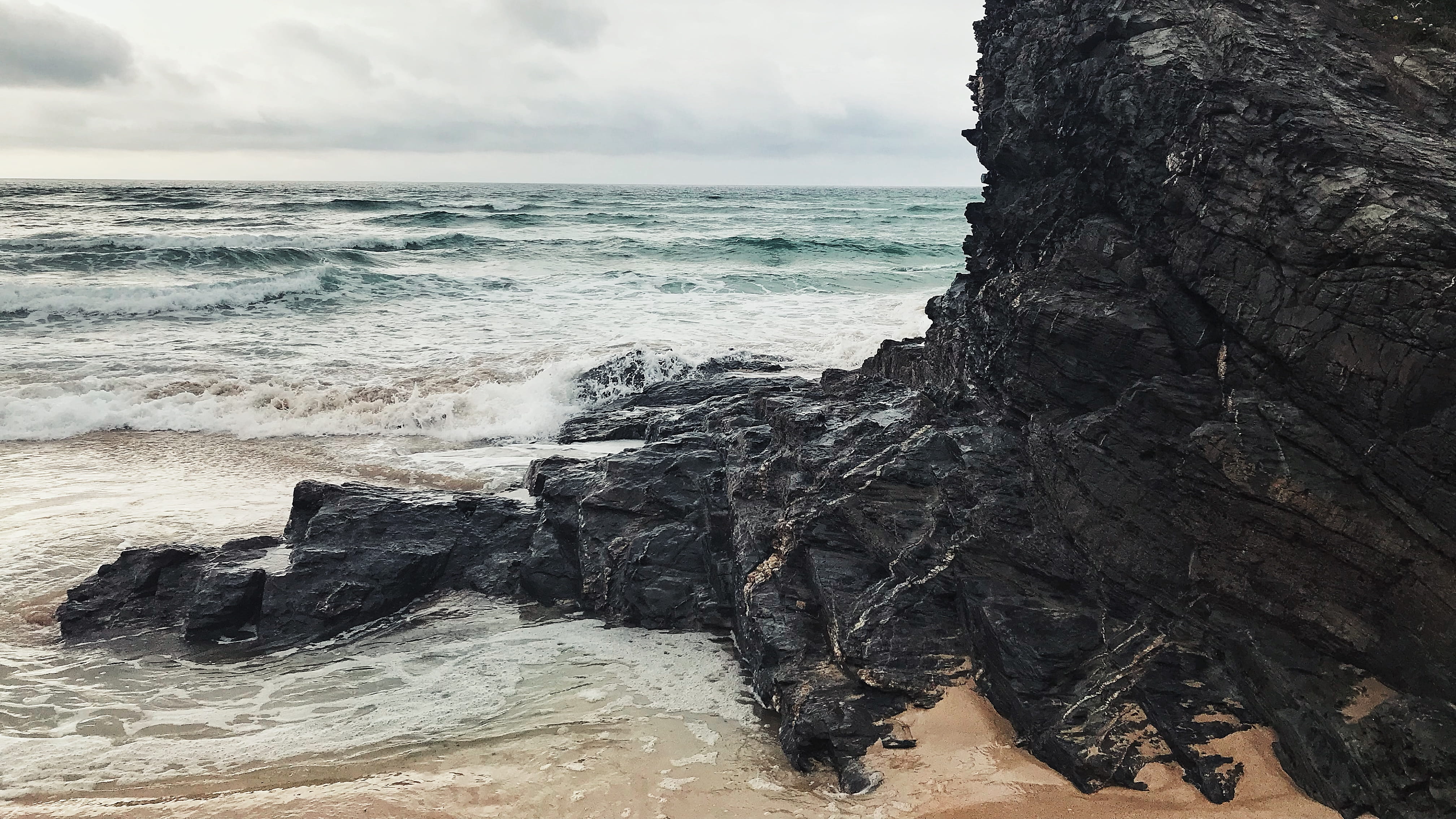 cove, nature, horizon over water, horizon, outdoors, ocean, cave, sand, land, united kingdom, rock - object, 4K, cornwall, promontory, hitting, sport, HD Wallpaper