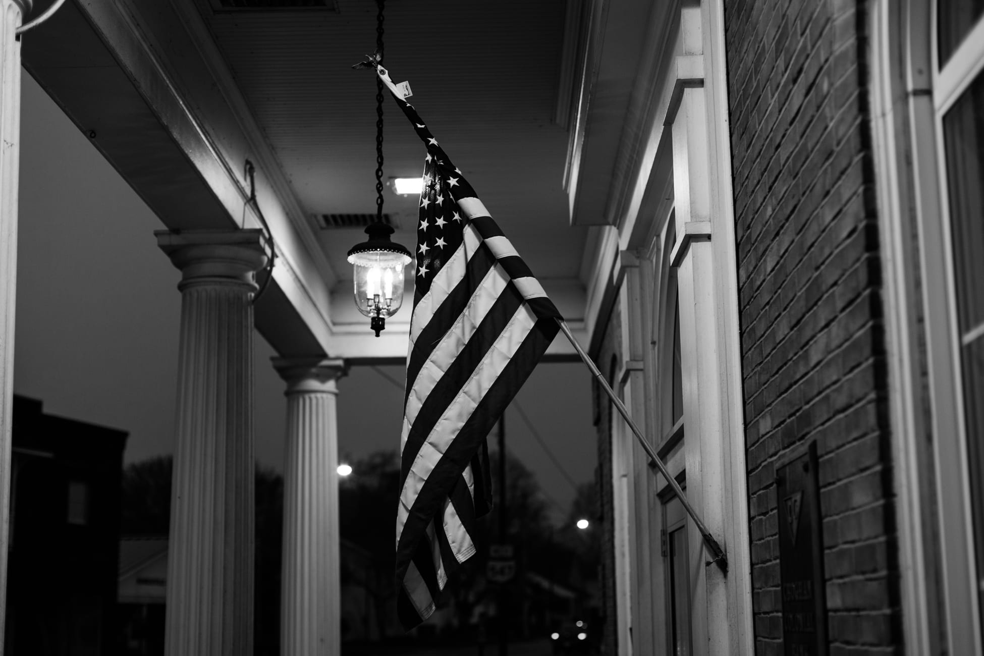 night, city, building exterior, architectural column, no people, building, bridge, black-and-white, bridge - man made structure, nature, architecture, light, HD Wallpaper