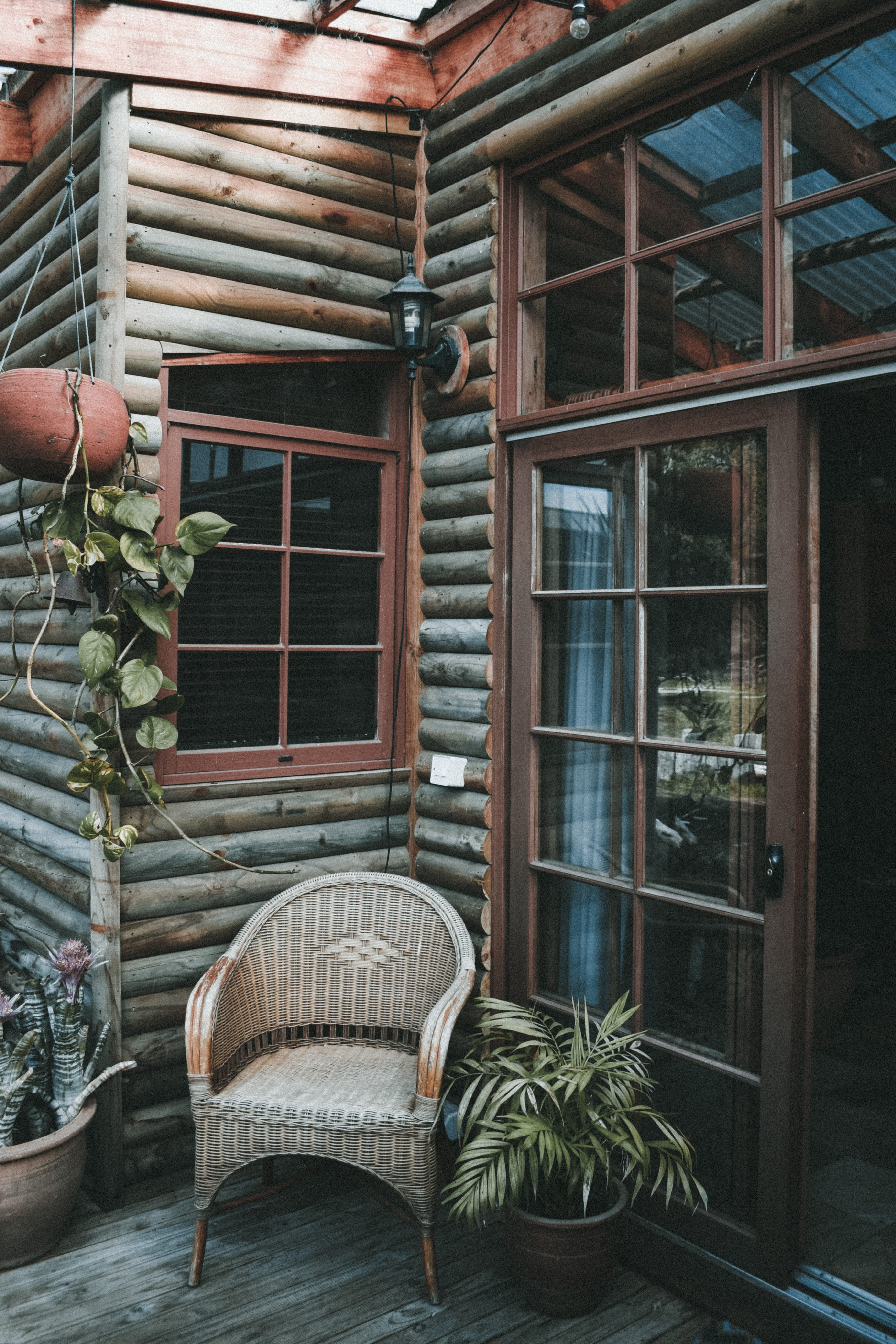 basket, australia, 5K, chair, plant, building, furniture, built structure, absence, design, outdoors, rattan, table, wood - material, interior, potted plant, Phone HD Wallpaper