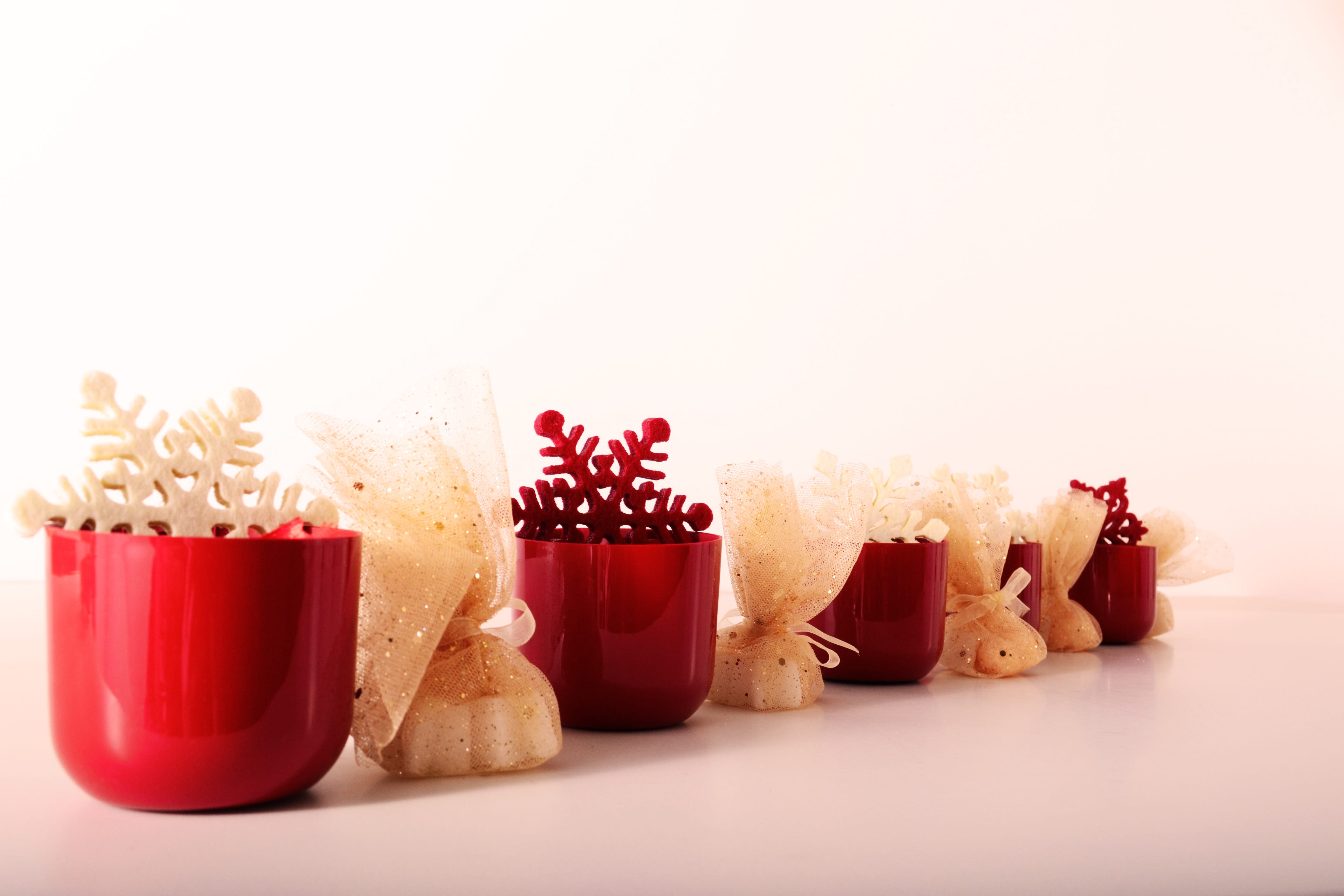 christmas, decor, snack, nature, group of objects, design, five, natural, food, flowerpots, decorative, interior, pots, white, flora, still life, unhealthy eating, HD Wallpaper