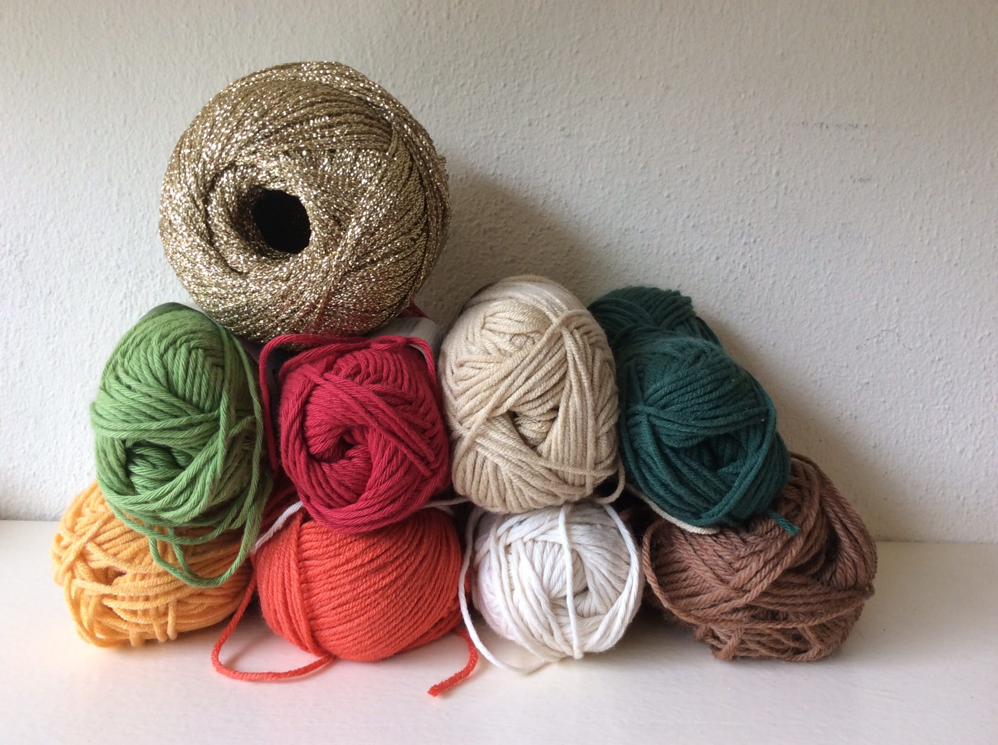 ball of wool, softness, craft, no people, color, material, table, large group of objects, indoors, textile, yarn, crafts, balls of wool, sphere, lot, multi colored, HD Wallpaper