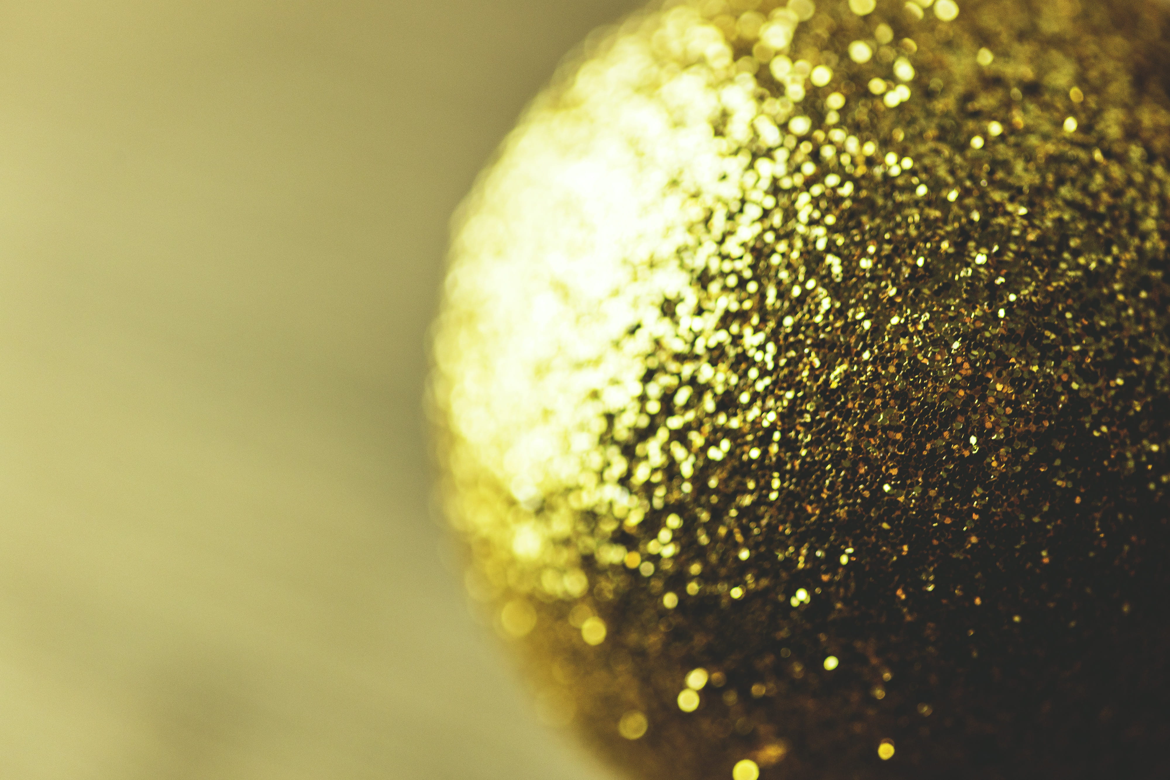 selective focus, wealth, luxury, studio shot, Closeup, DSLR, indoors, captured, gold Colored, backgrounds, christmas decoration, copy space, freshness, HD Wallpaper