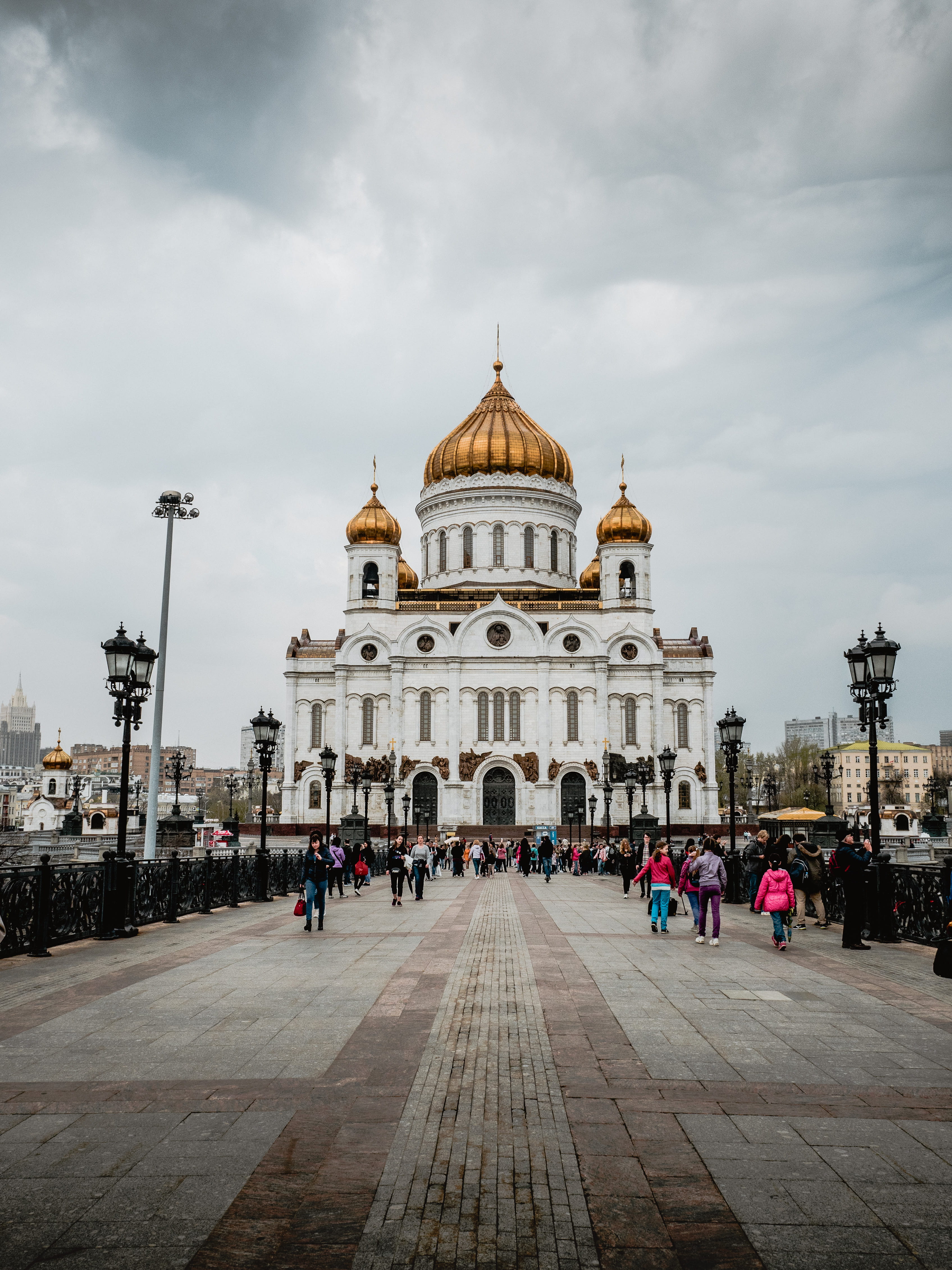 walking, town, architecture, travel, place of worship, outdoors, stone, moskva, street, built structure, travel destinations, toward, russium, belief, building, Phone HD Wallpaper