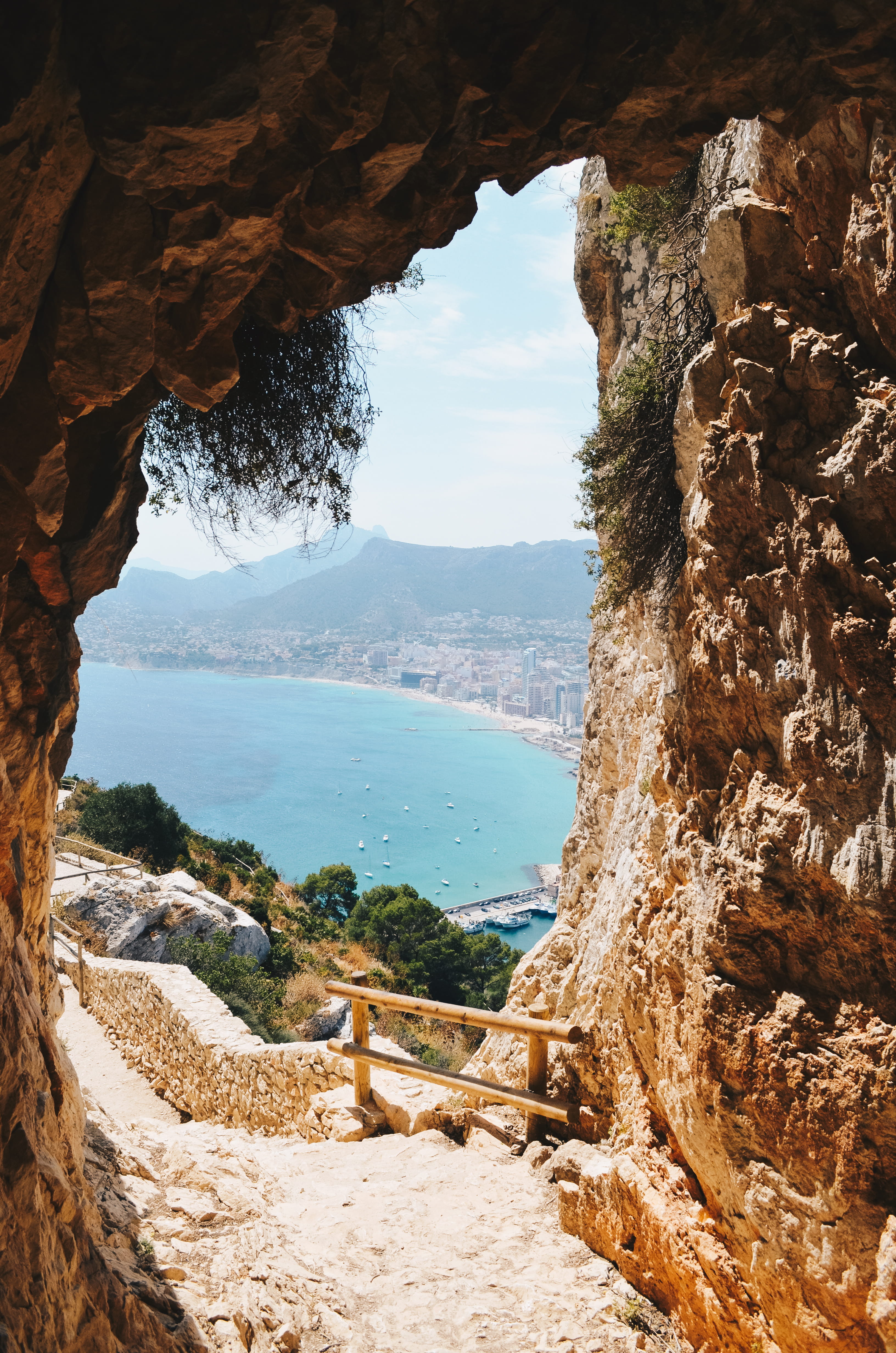 mountain, eroded, view, outdoors, calp, boats, sky, spain, city, water, travel, day, travel destinations, beauty in nature, 4K, landscape, solid, town, Phone HD Wallpaper