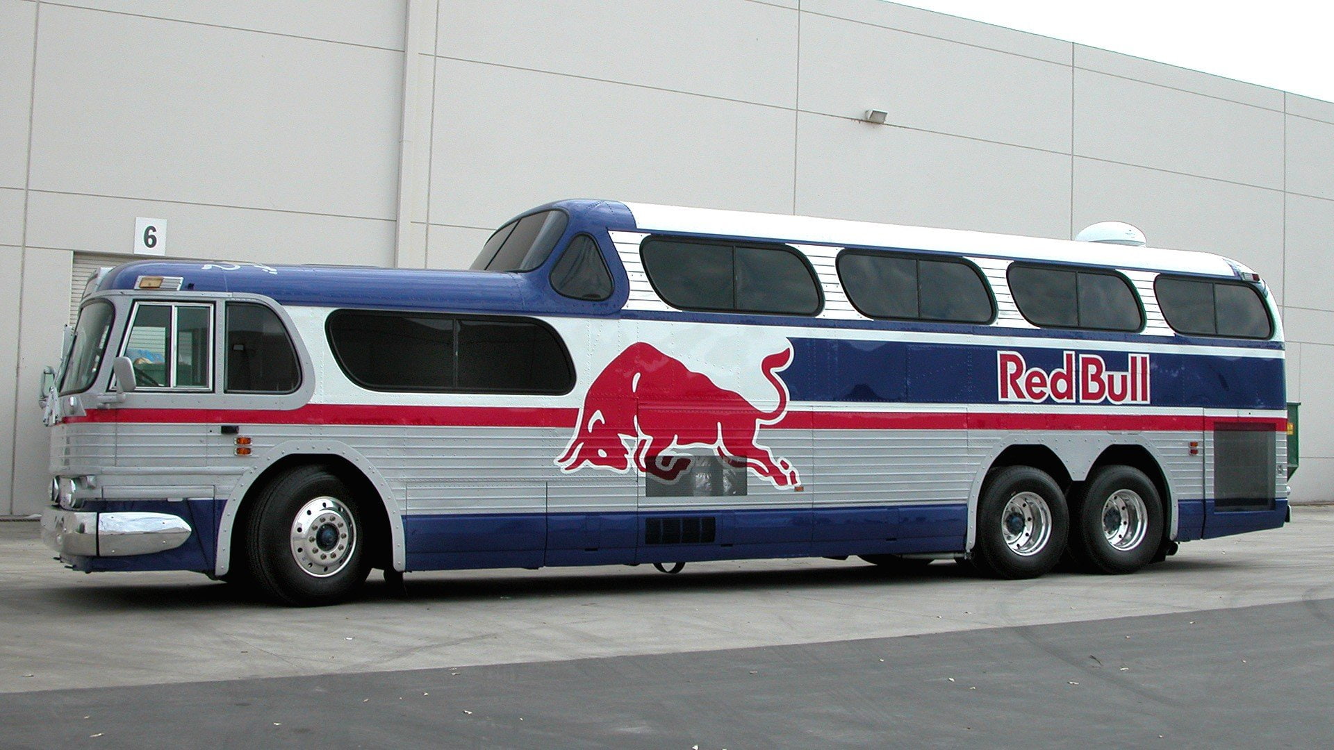 red, bull, 1080P, greyhound, bus, HD Wallpaper