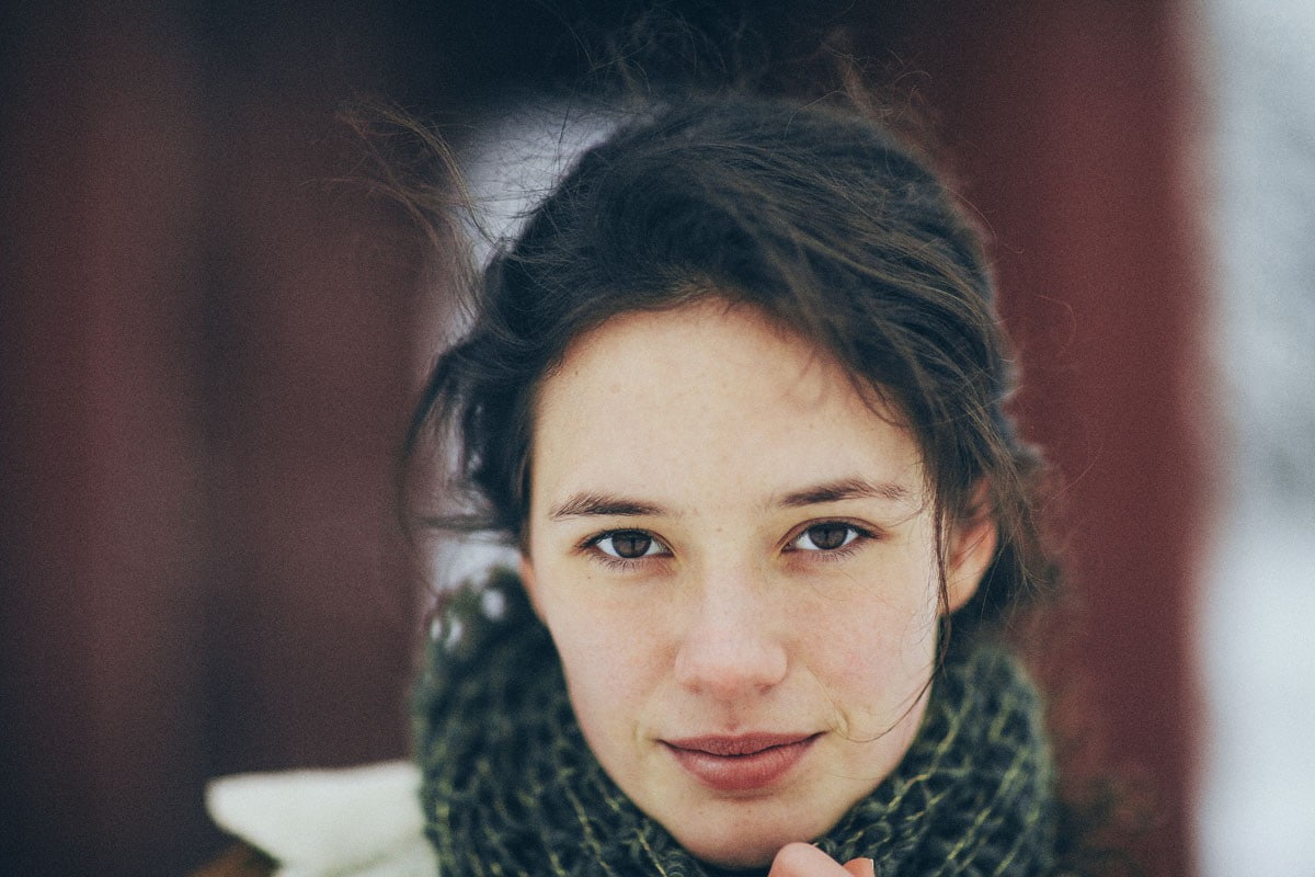 casual clothing, leisure activity, brunette, focus on foreground, home interior, young adult, headshot, brown eyes, front view, hair, women outdoors, scarf, HD Wallpaper