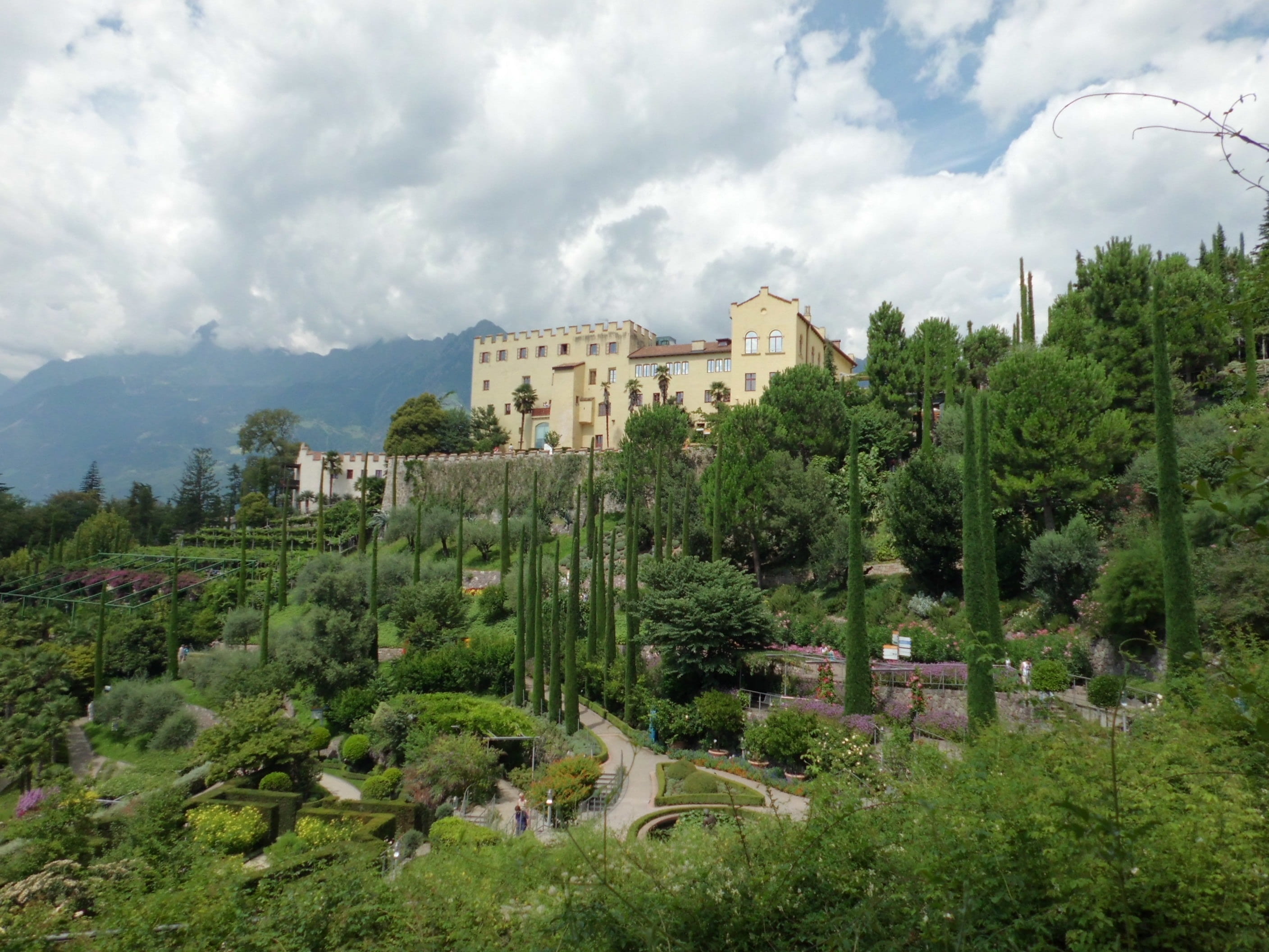 travel destinations, sky, luxury, meran, castle, outdoors, city, plant, built structure, day, building exterior, cloud - sky, residential district, no people, HD Wallpaper