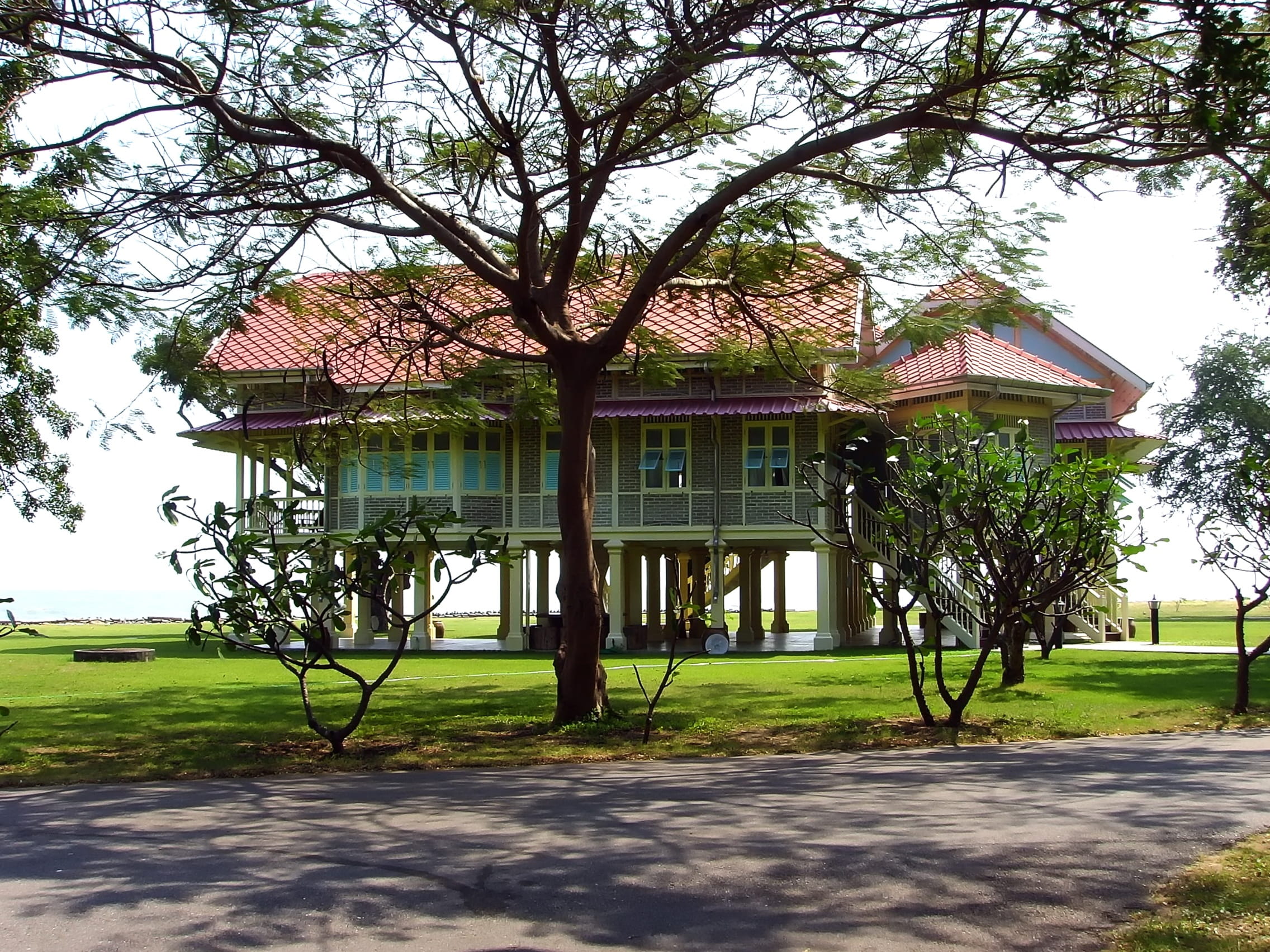 residential district, hua hin, mood, old, atmosphere, land, buddhism, nature, house, green color, field, park, architecture, tree, vacations, growth, valuable, HD Wallpaper