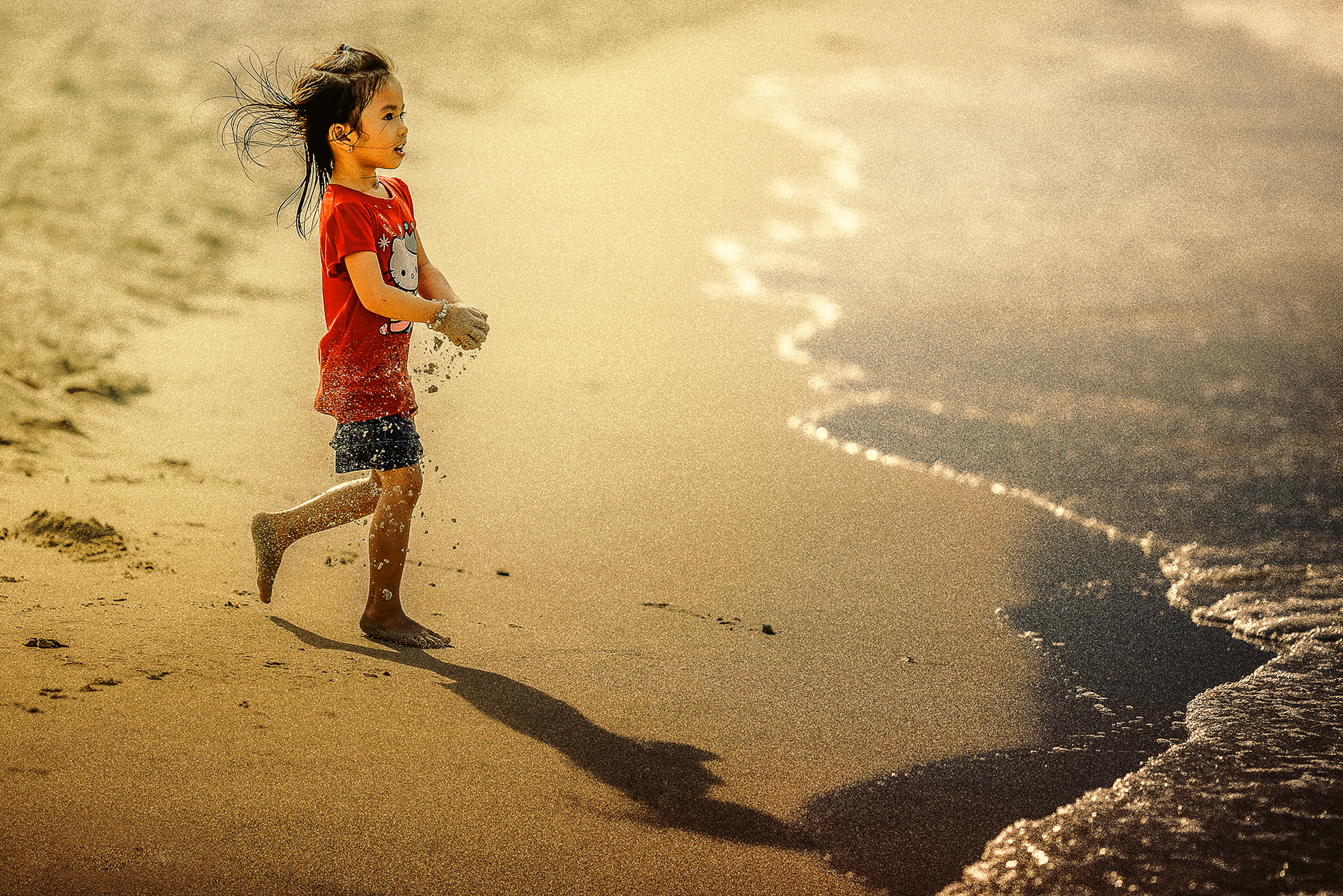 real people, nature, land, girls, shadow, running, coastline, outdoors, boy, innocence, shirt, body, asian, ocean, hands, water, girl, footprints, casual clothing, HD Wallpaper