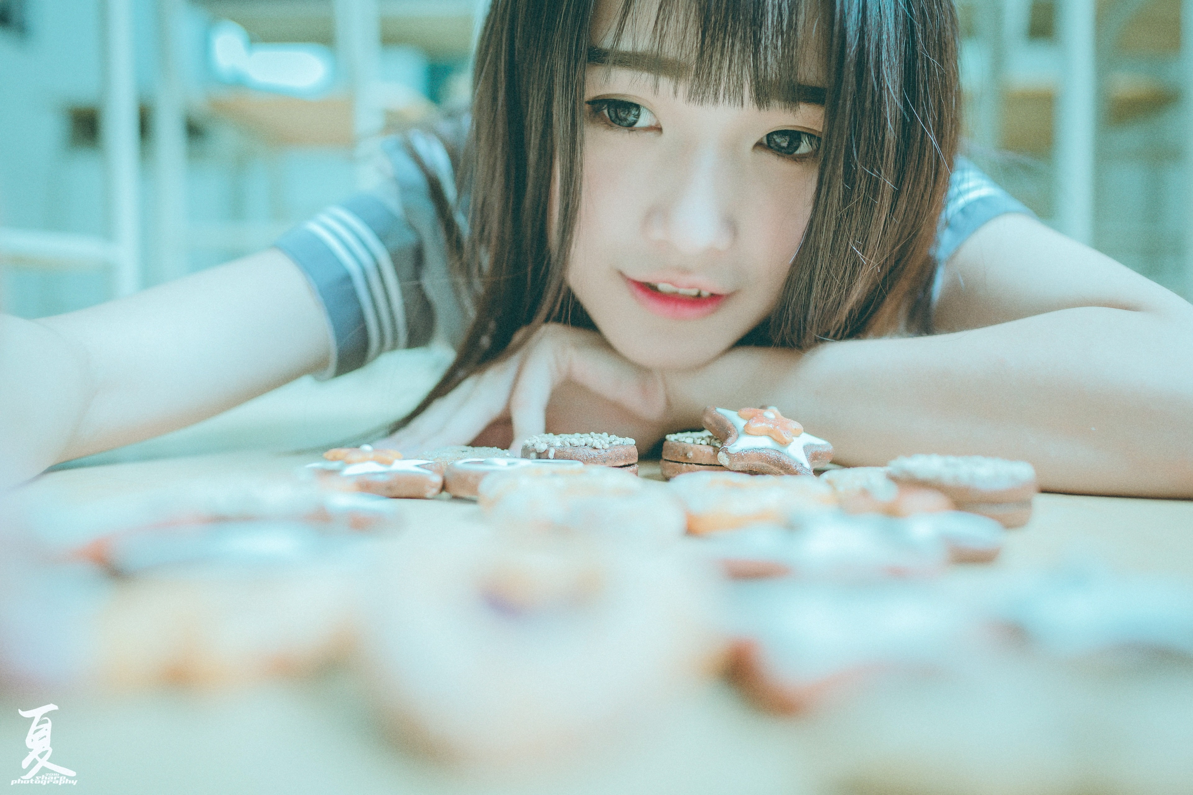 savings, innocence, indoors, portrait, table, business, child, holding, counting, coin, girls, headshot, asian 4k desktop background hd, wealth, close-up, HD Wallpaper