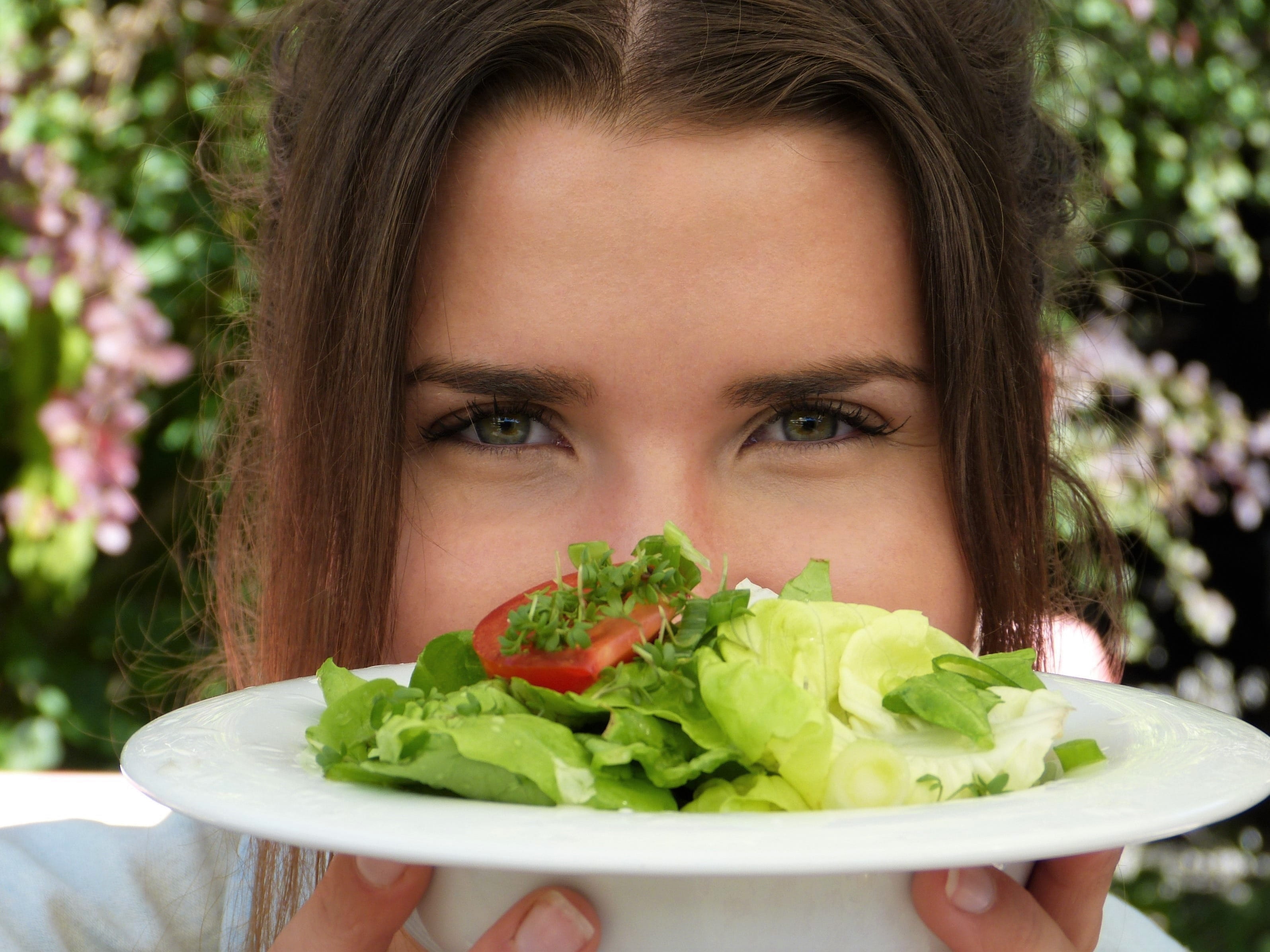 women, hairstyle, health, detoxify, freshness, diet, healthy eating, portrait, vegetarian, cold, holding, headshot, wellness, fresh, salad, lifestyles, HD Wallpaper