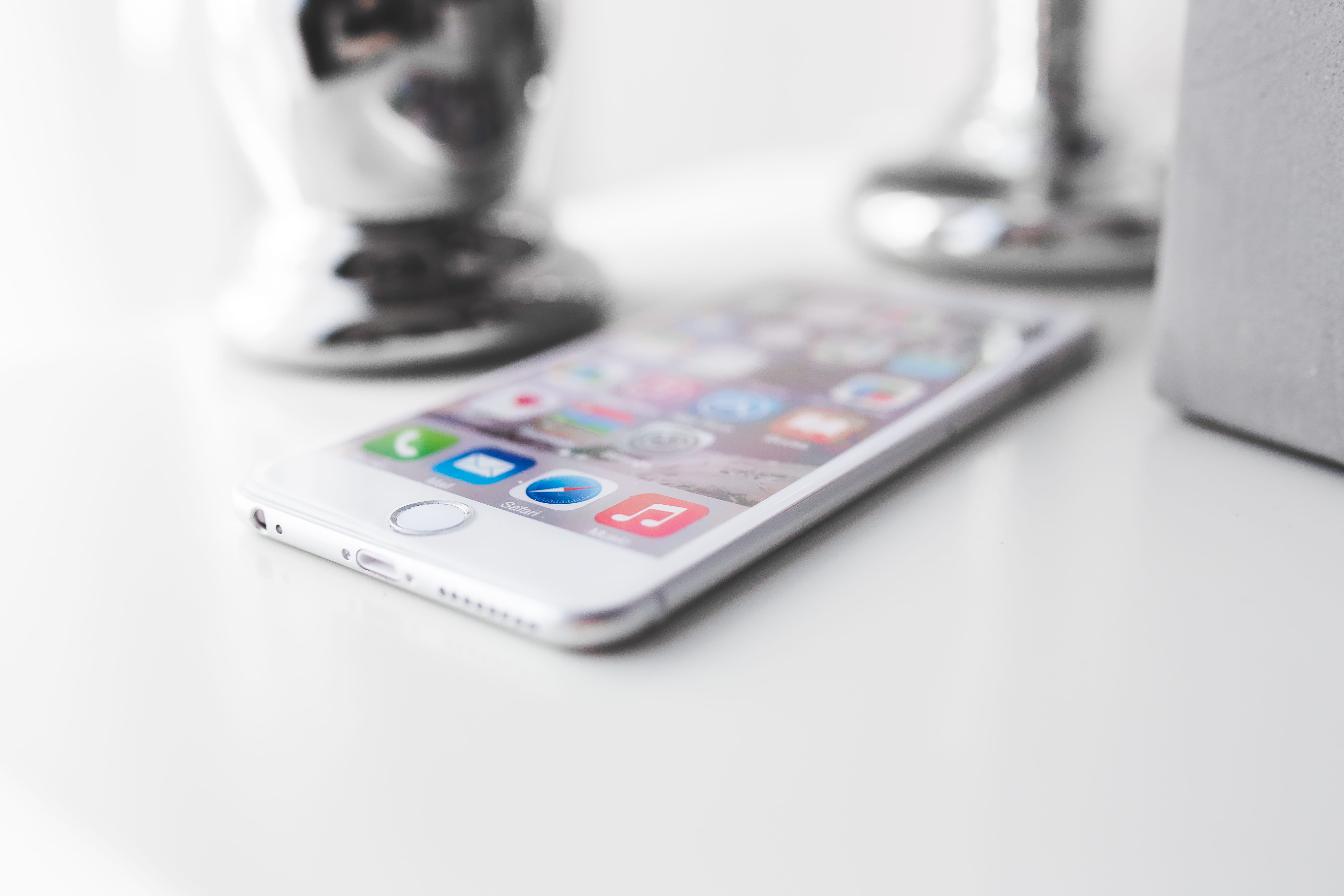selective focus, wireless technology, connection, convenience, choice, communication, technology, control, device, desk, digital, screen, screentouch, closeup, HD Wallpaper