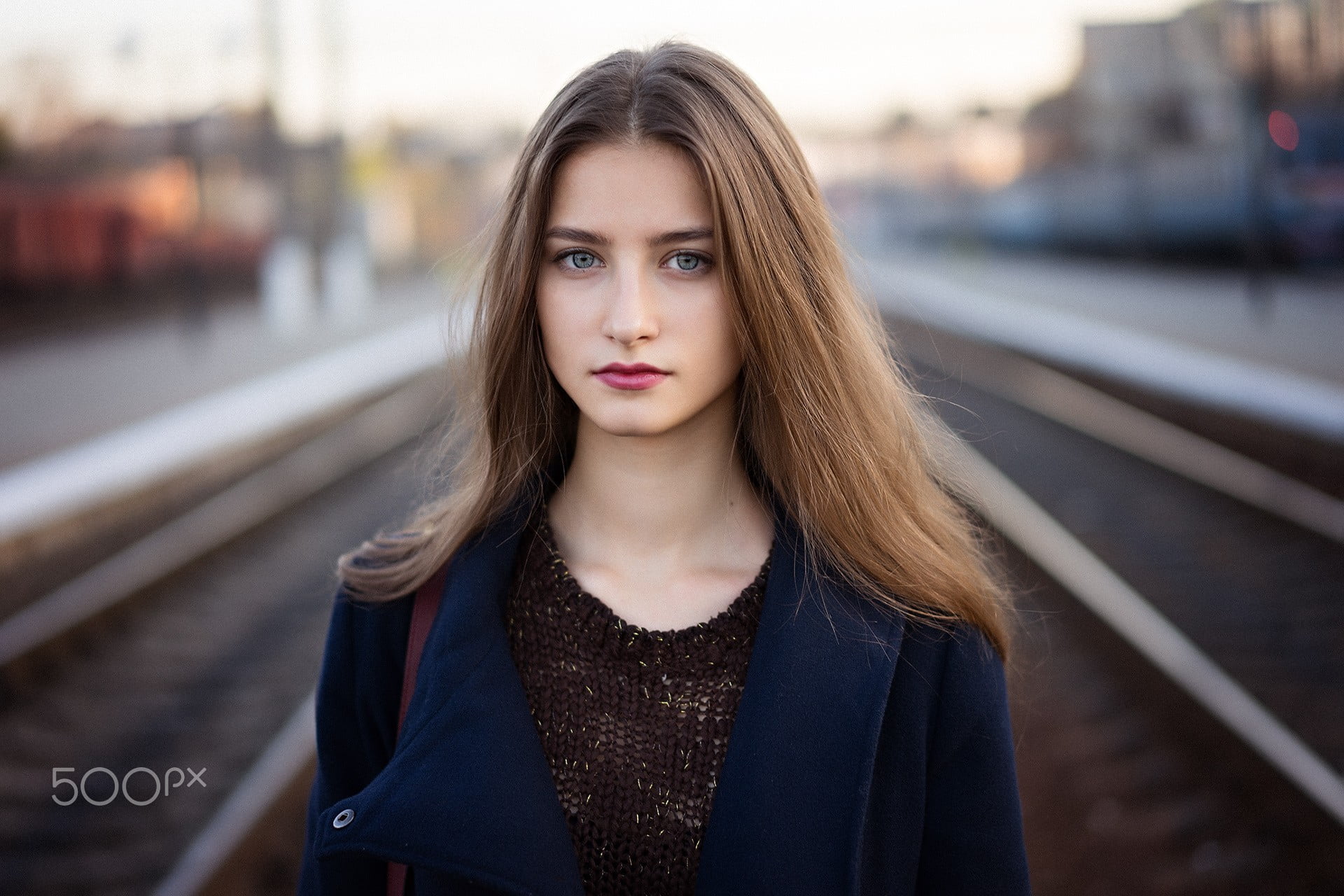 casual clothing, track, young adult, looking at camera, beauty, standing, adult, focus on foreground, front view, pale, railroad track, beautiful woman, HD Wallpaper