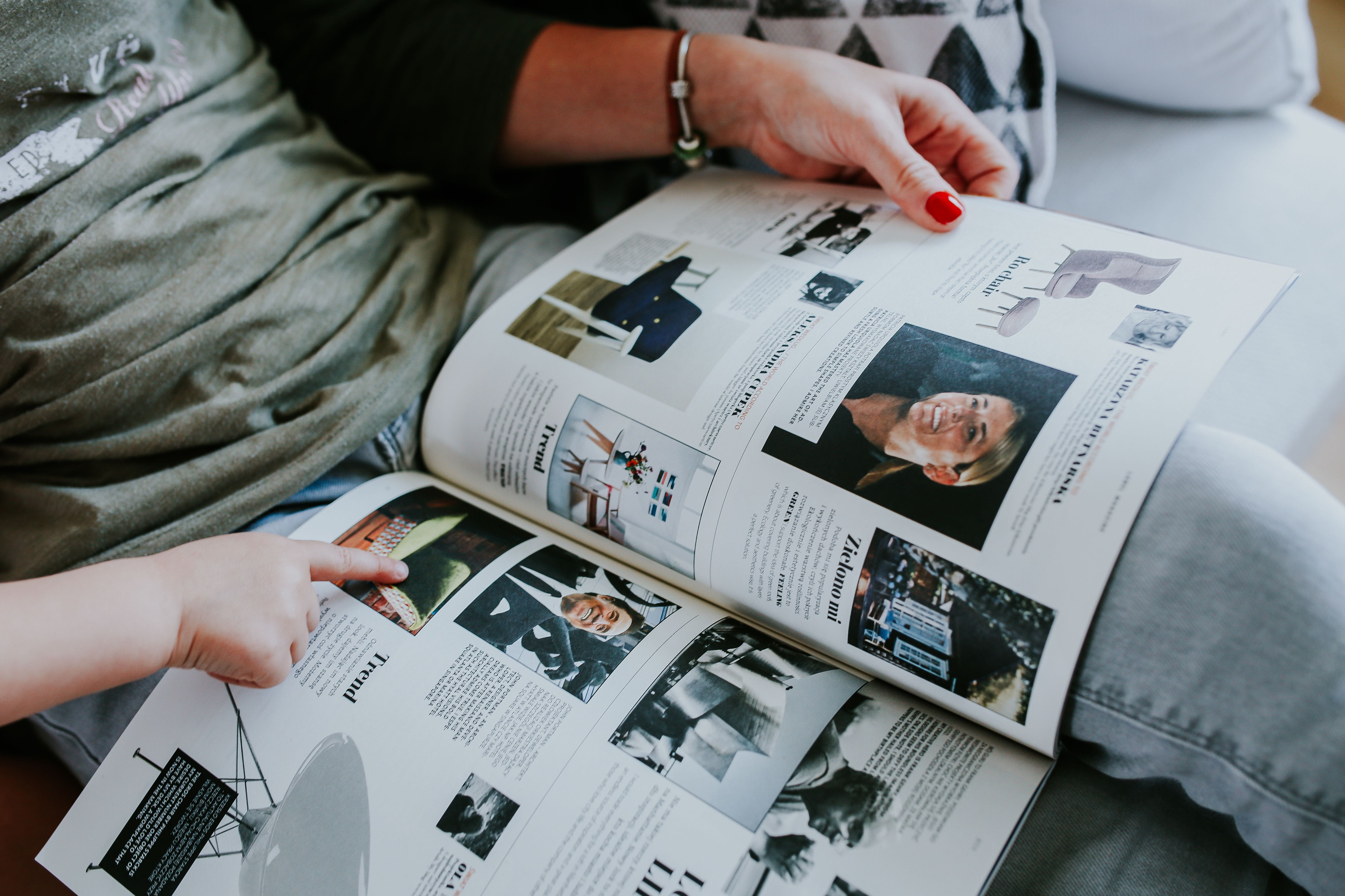 real people, men, magazines, communication, wireless technology, time, table, lifestyle, indoors, read, magazine, finger, human Hand, finance, human body part, HD Wallpaper