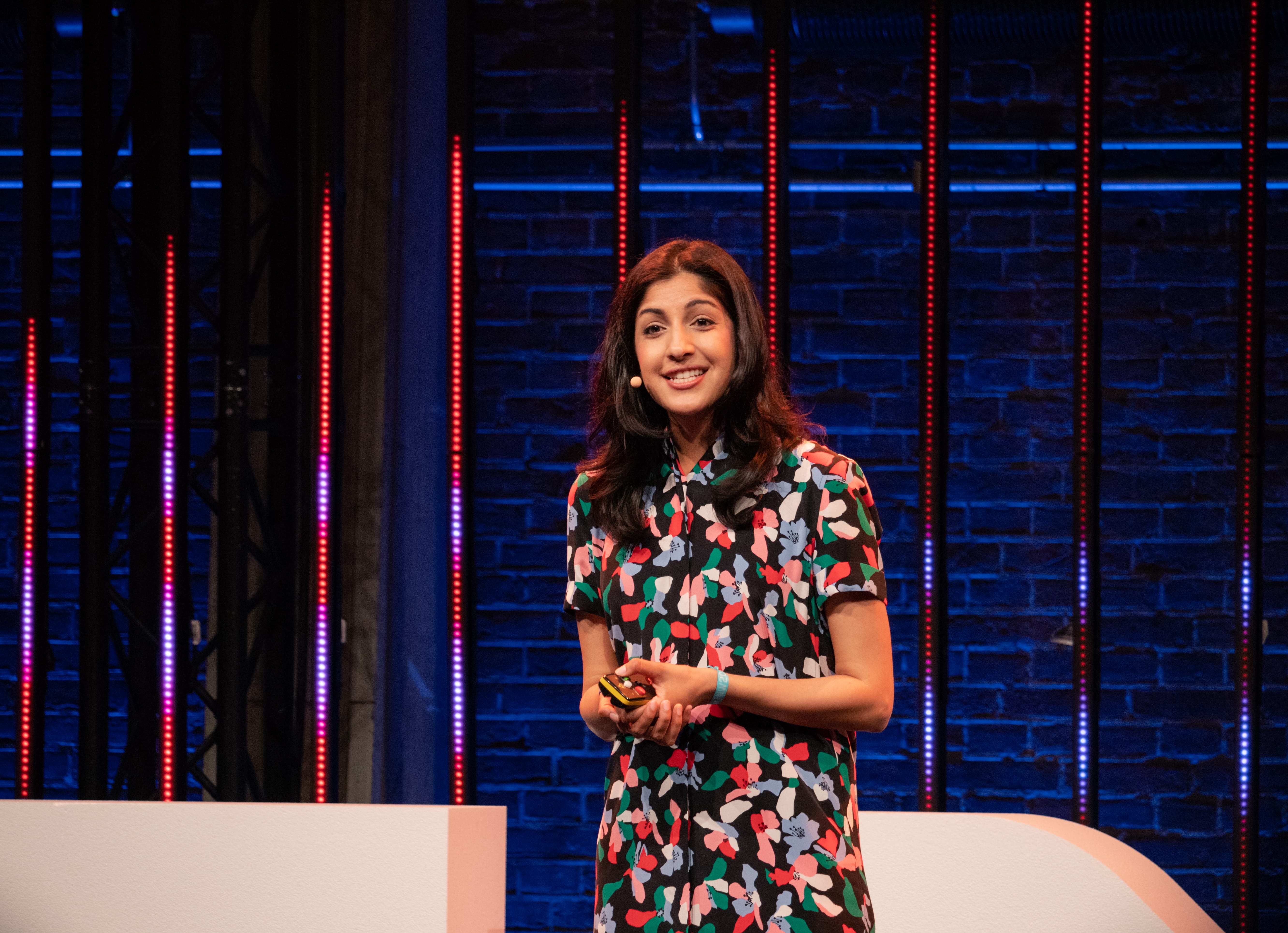 female, vimeo, technology, leader, adult, video, one person, three quarter length, 5K, front view, transformatorhuis, amsterdam, smiling, hairstyle, anjali sud, HD Wallpaper