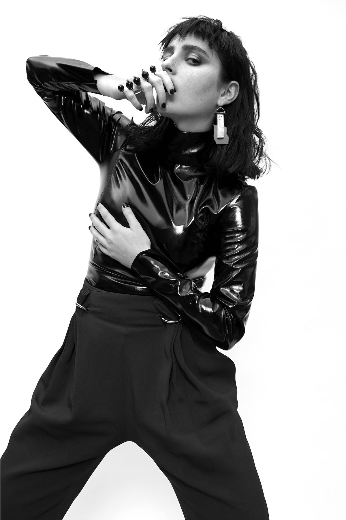 banks, singer, 720P, brown eyes, Jillian Rose Banks, monochrome, women, music, Phone HD Wallpaper