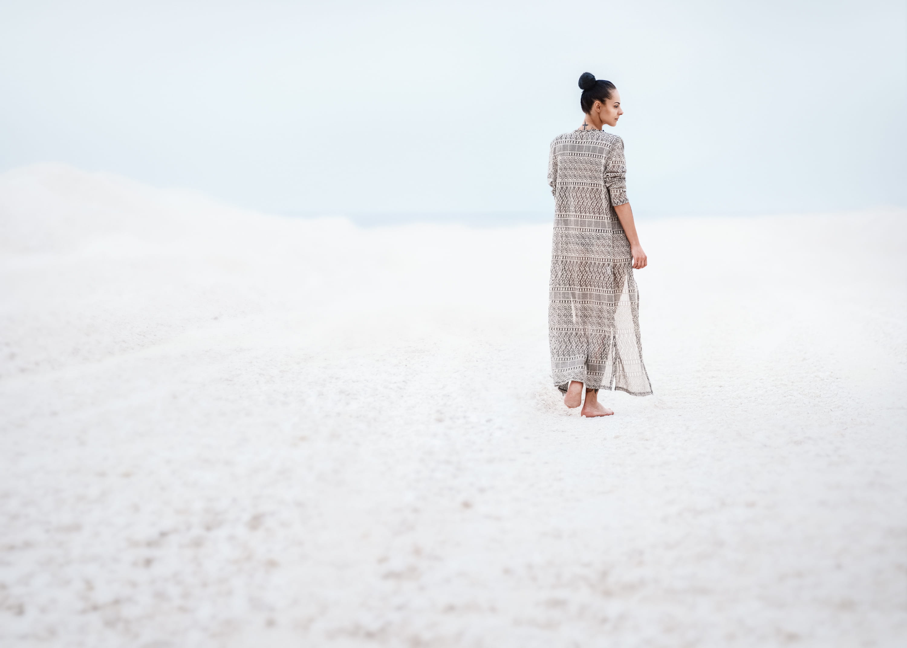 model, real People, cheerful, sand, travel, feamle, standing, relaxation, girl, one Woman Only, walk, romantic, brown Hair, solitude, day, lifestyles, beautiful People, HD Wallpaper