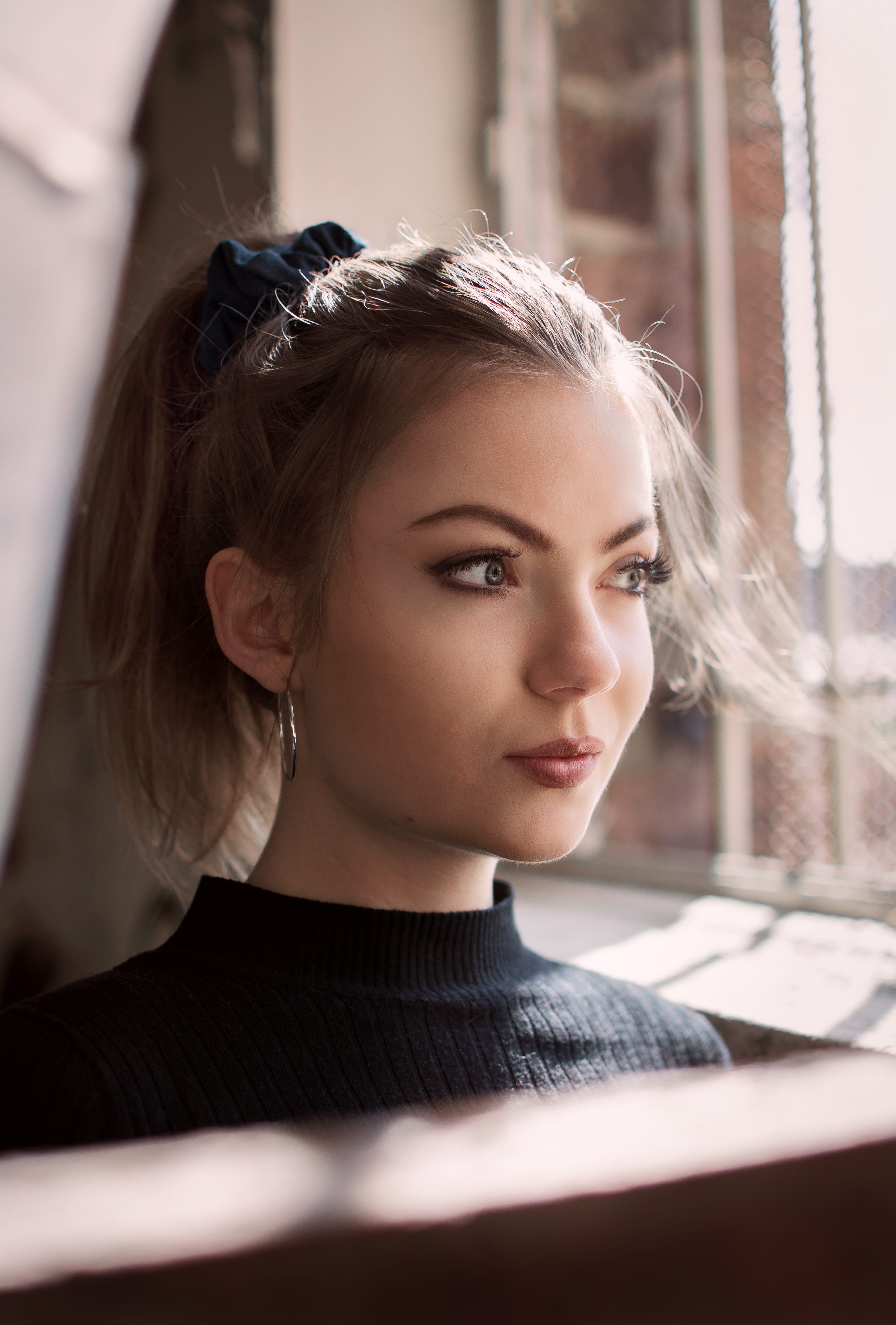  turtle neck, eye, room, beauty, black jumper, contemplation, young women, feamle, outdoors, earring, man, looking, wearing, lip, ponny tail, Phone HD Wallpaper