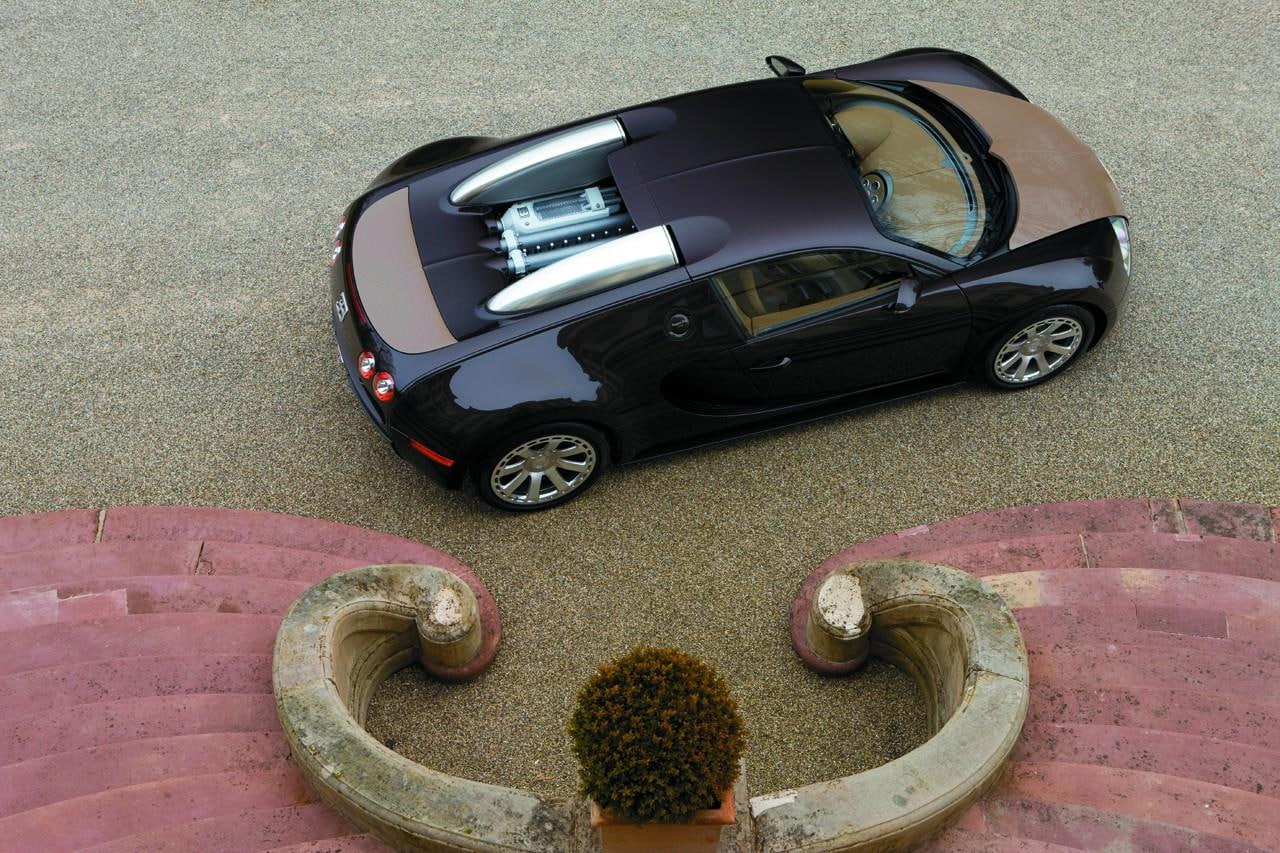uml, real people, bugatti, wall - building feature, herm, travel, motor vehicle, day, atilde, mode of transportation, hermes, transportation, street, car, HD Wallpaper