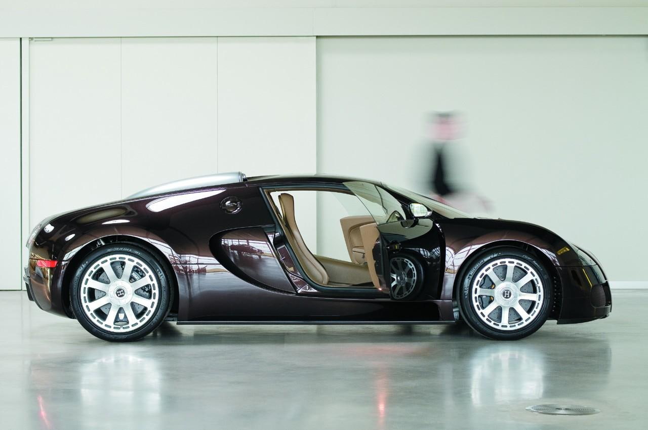 flooring, car, sport, s, sports car, mode of transportation, shiny, chrome, veyron, transportation, wheel, uml, speed, luxury, par, no people, reflection, HD Wallpaper