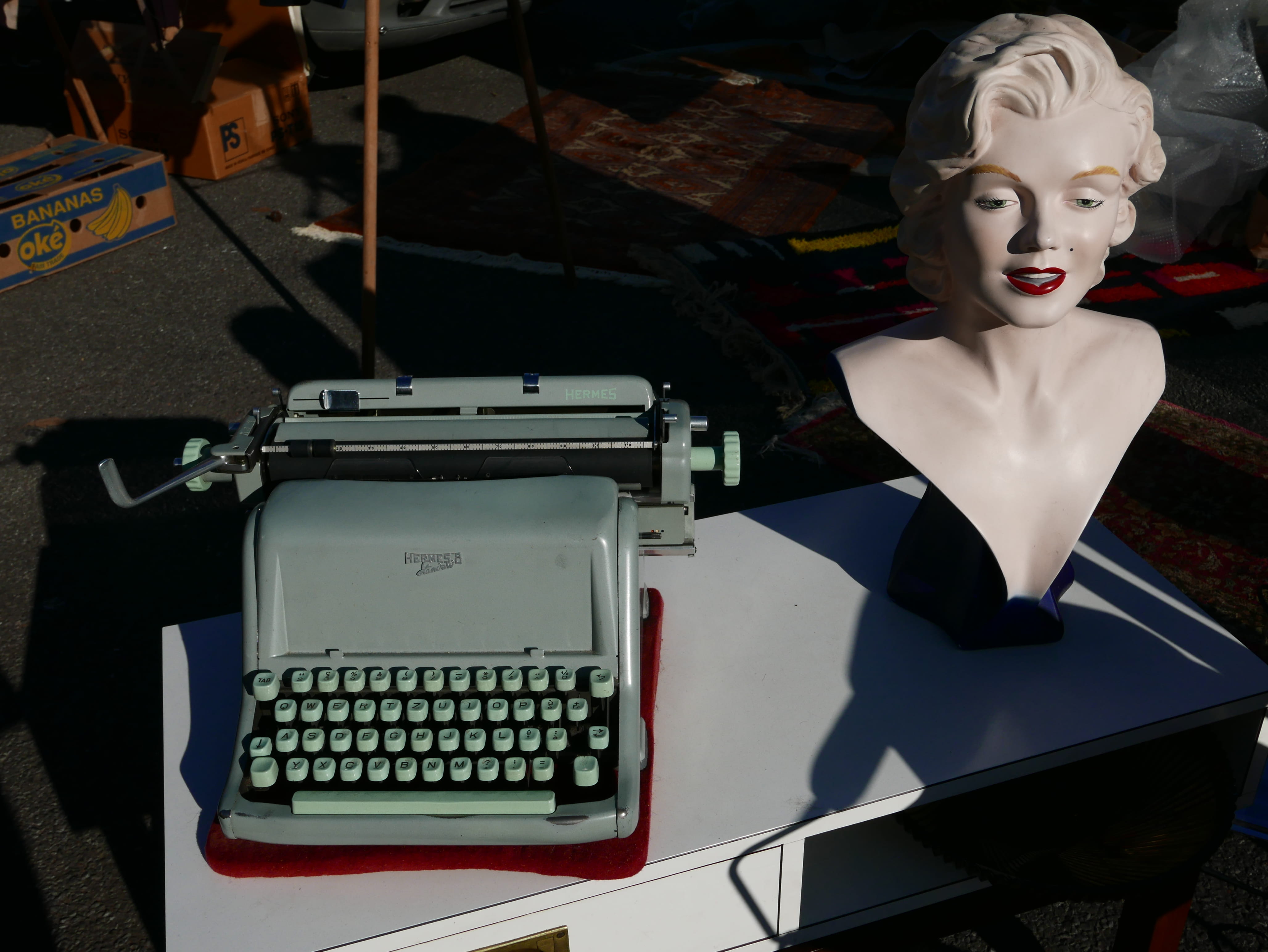 genève, portrait, retro styled, human representation, representation, marylin, young adult, people, high angle view, marylin monroe, plainpalais flea market, HD Wallpaper