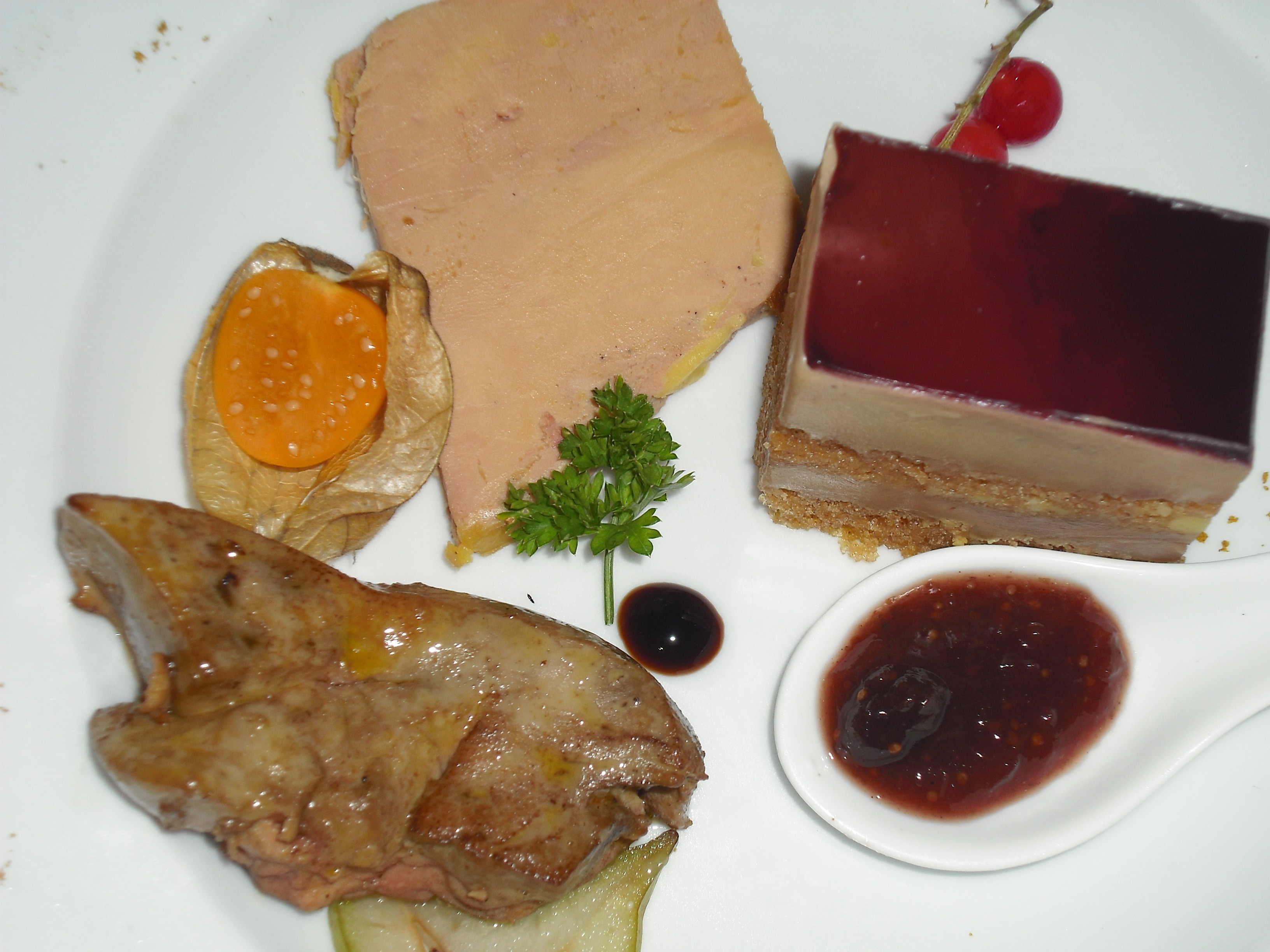 indulgence, meat, dinner, ready-to-eat, meal, garnish, snack, food, savory sauce, plate, wellbeing, slice, healthy eating, table, fatty liver, still life, HD Wallpaper