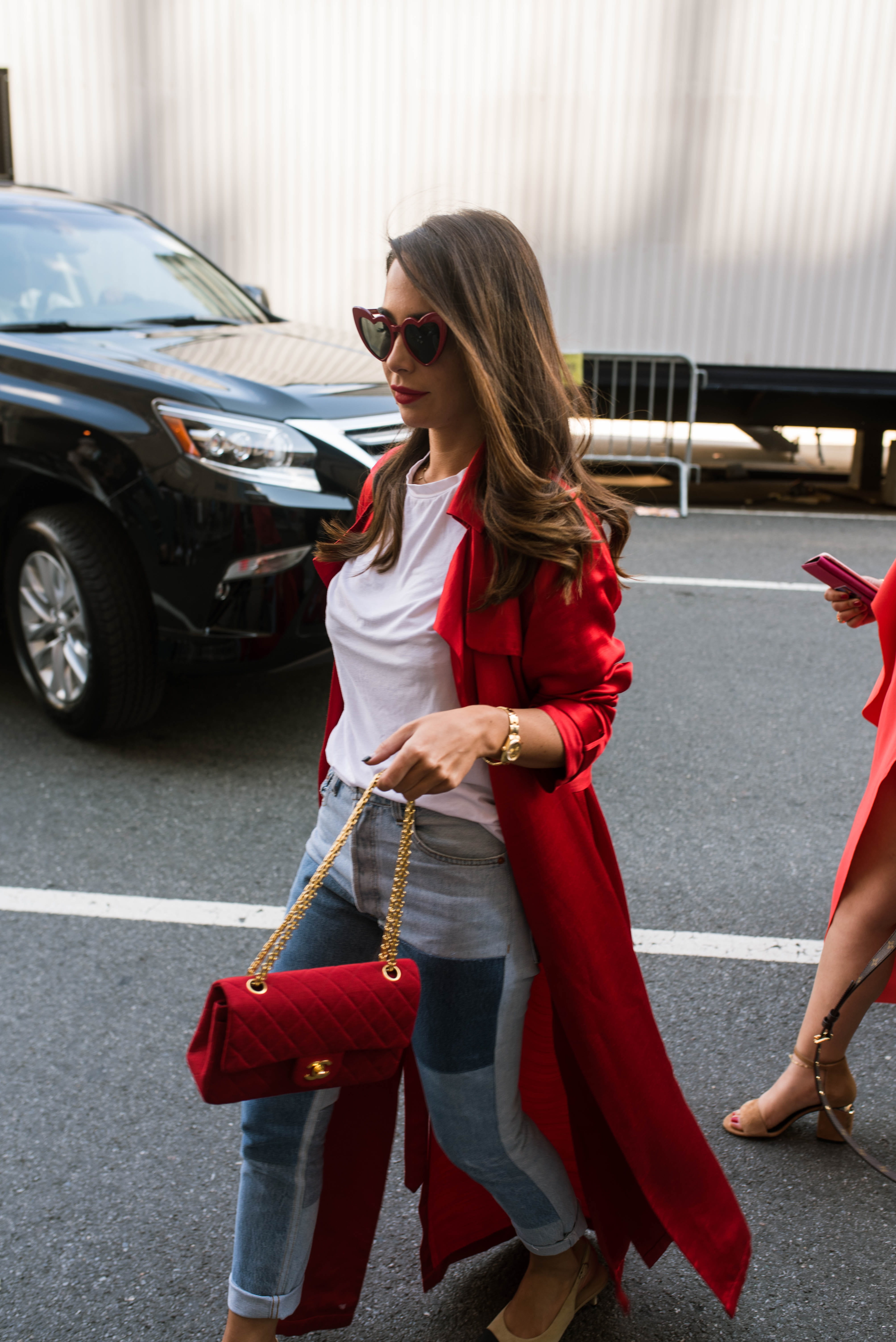 fashion, fashion show, one person, bag, 5K, sunglasses, casual clothing, new york city, female, urban, new york fashion week, young women, nyc, outdoors, Phone HD Wallpaper