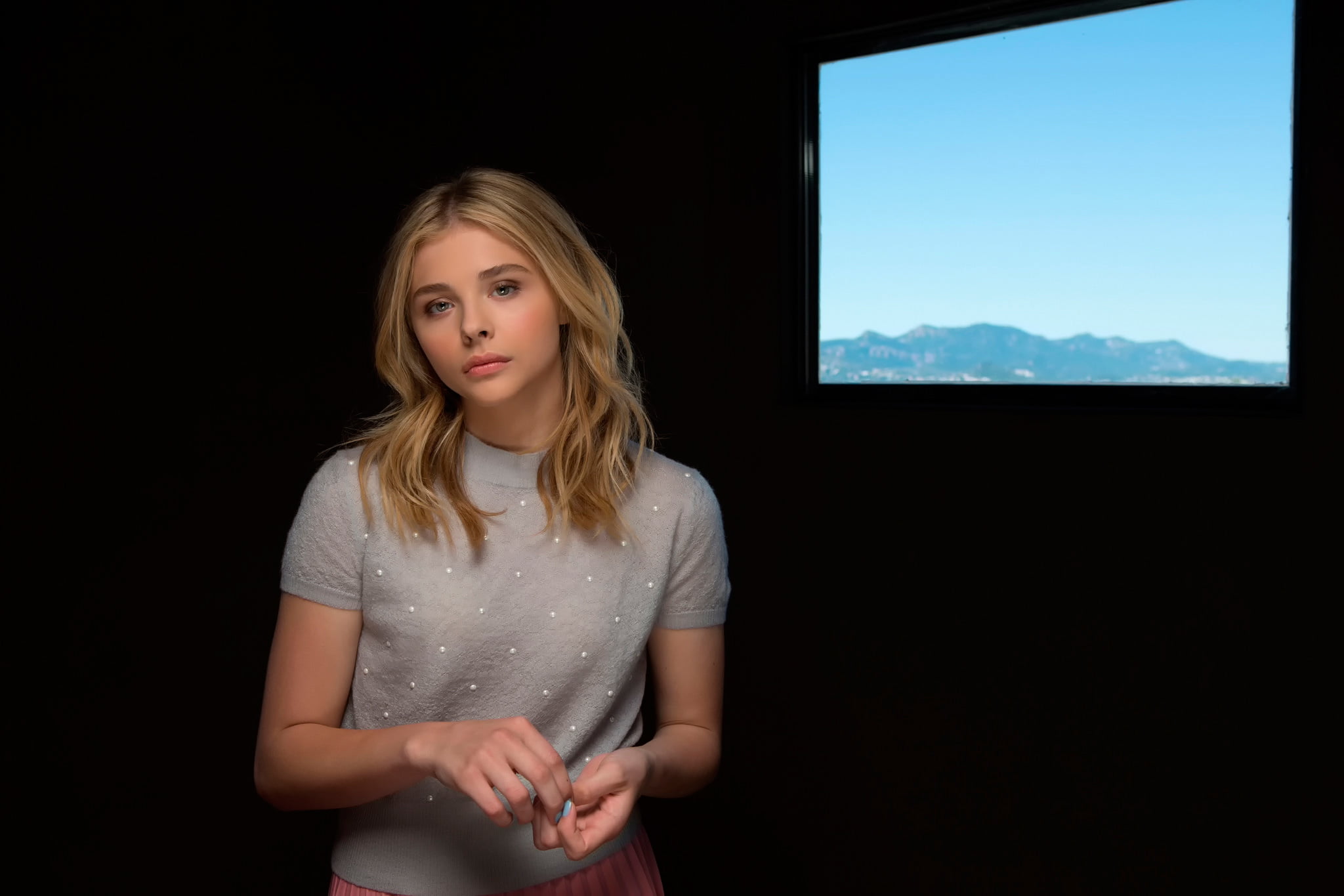black background, beautiful woman, hairstyle, Chloe Grace Moretz, one person, 1080P, lifestyles, long hair, beauty, indoors, Clouds of Sils Maria, young adult, HD Wallpaper