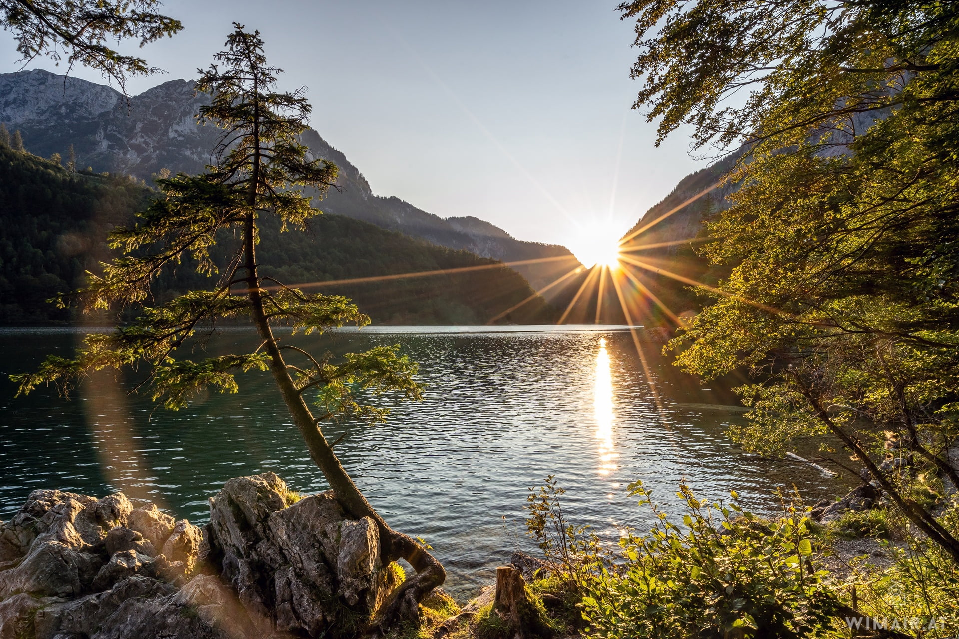 sunbeam, rock - object, mountain, sunset, Styria, lake, Lake Leopoldskroner, 1080P, green, non-urban scene, mountains, leafed, Despite, sun, sunlight, HD Wallpaper