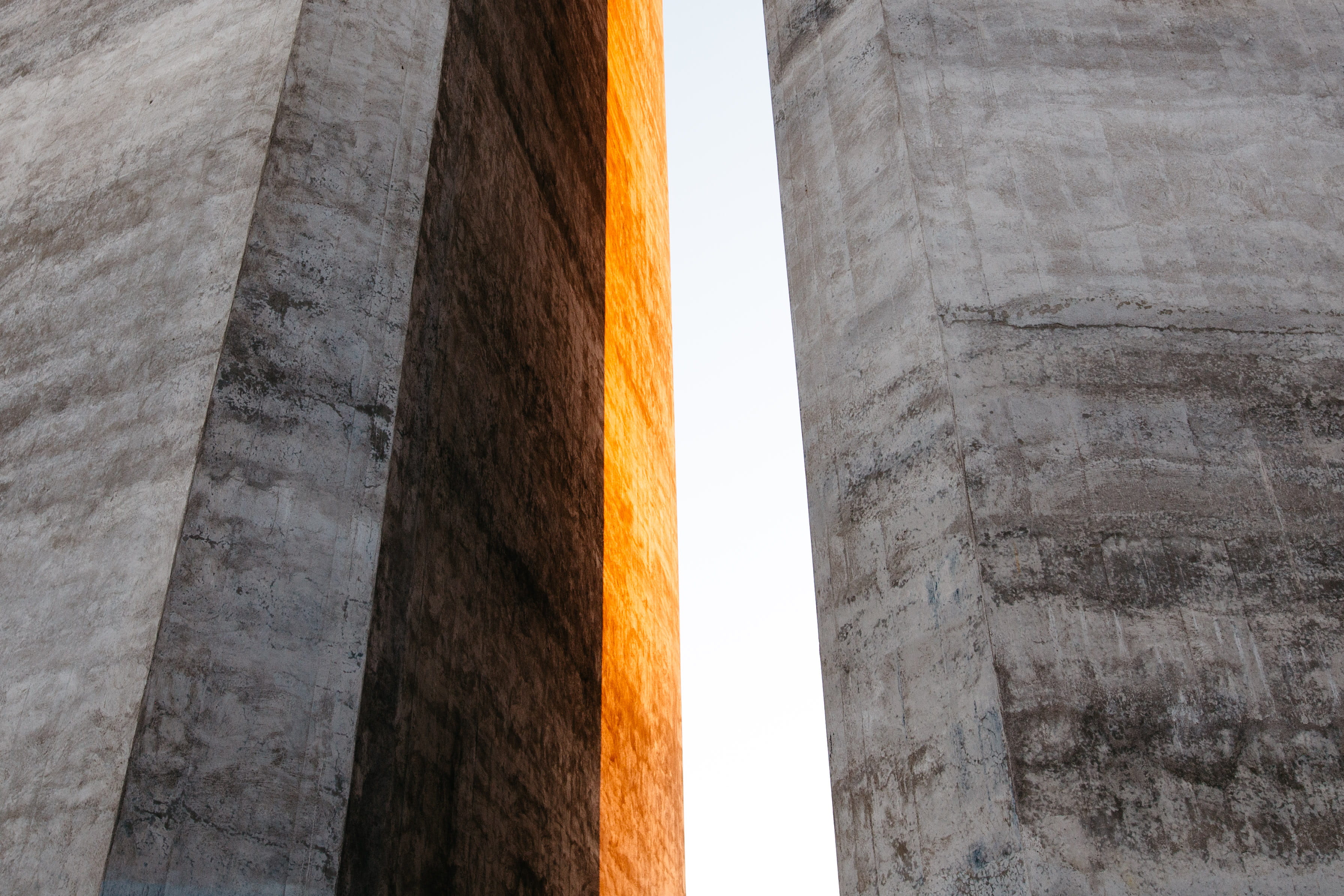 low angle view, czech republic, no people, detail, concrete, built structure, czechia, structure, outdoors, pattern, prague, building, sunlight, architecture, HD Wallpaper