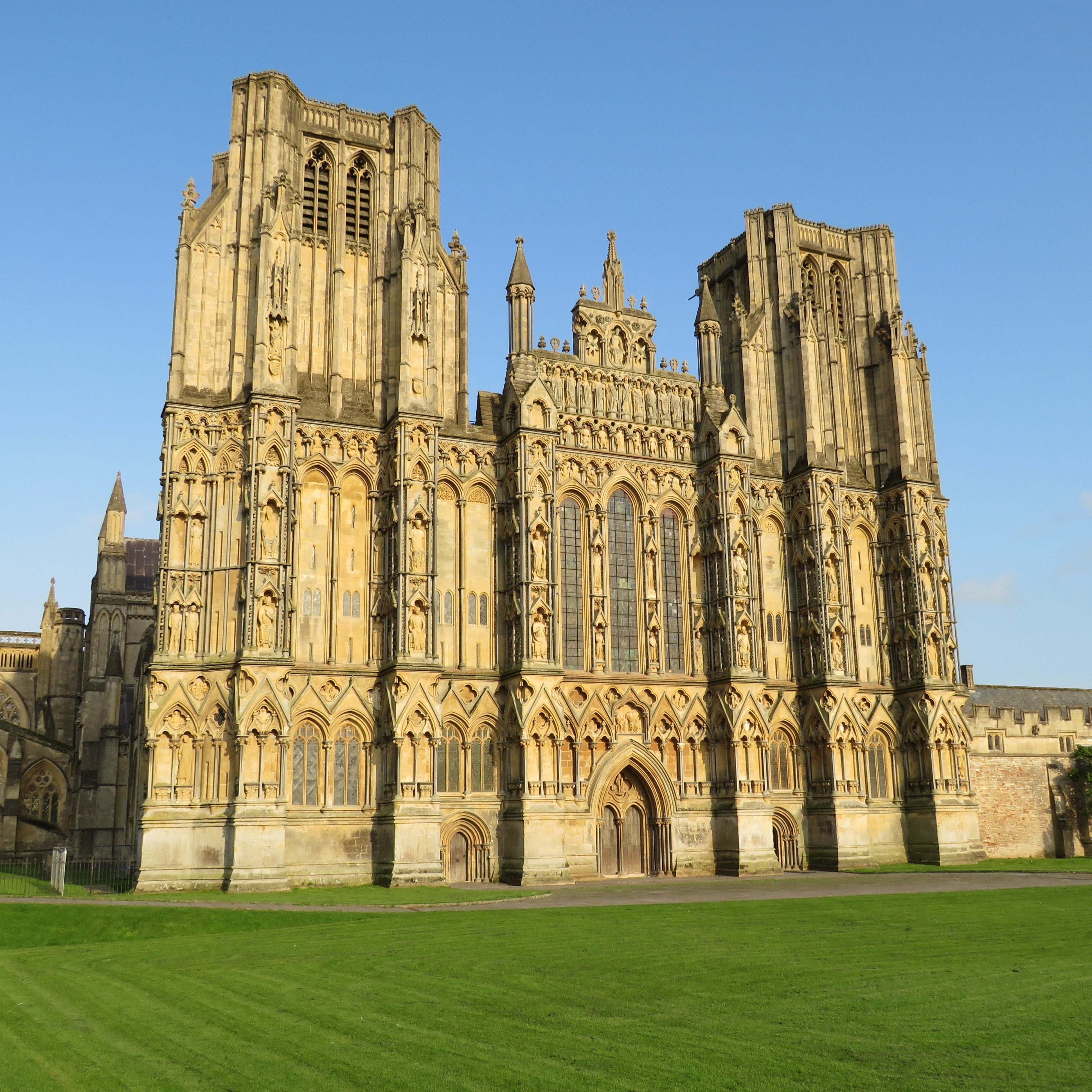 ancient civilization, architecture, building exterior, abbey, historic, sky, history, religion, england, place of worship, no people, cathedral, tourism, Phone HD Wallpaper