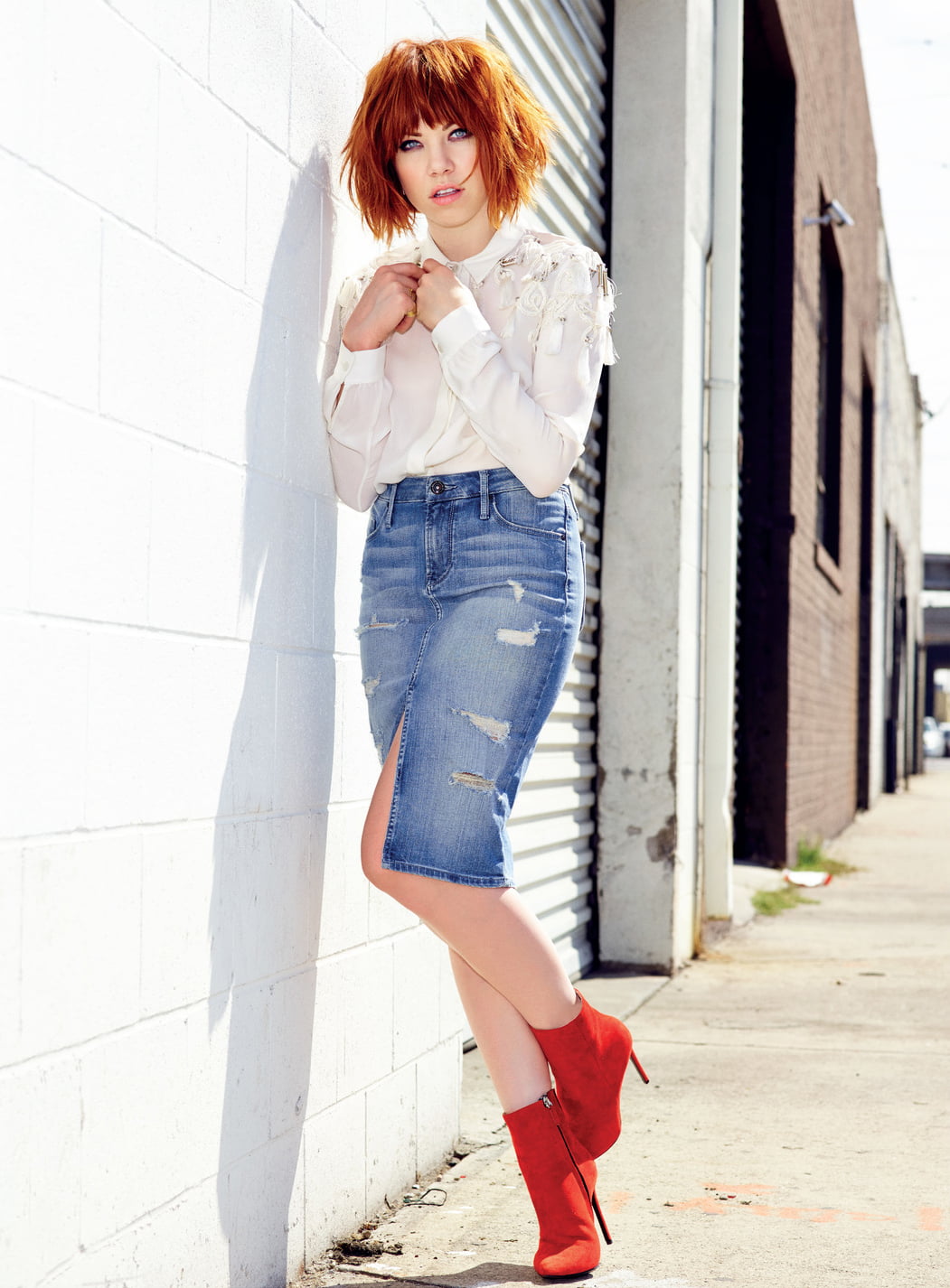 women outdoors, torn clothes, 720P, urban, jean skirt, short hair, singer, Canadian, Carly Rae Jepsen, women, redhead, Phone HD Wallpaper